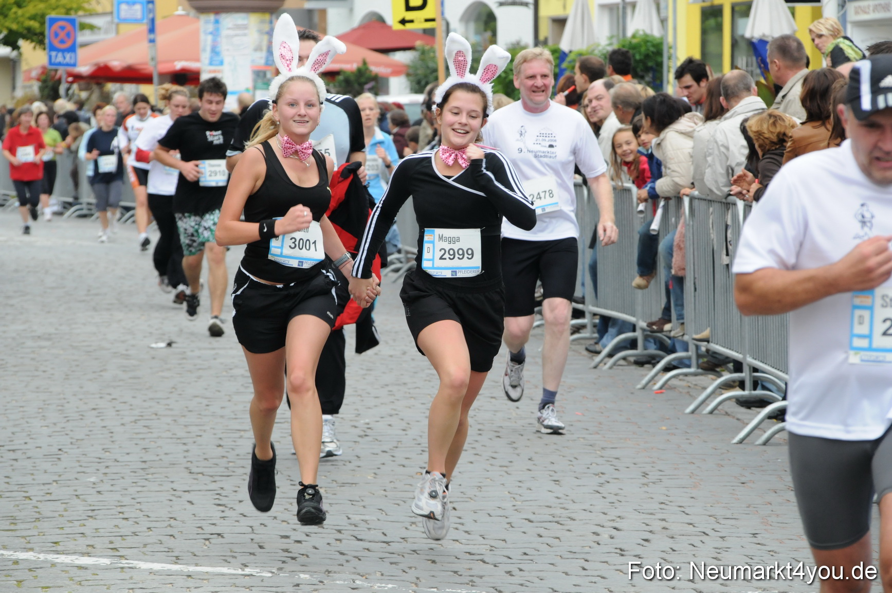 0140 Zieleinlauf Stadtlauf Neumarkt 2008