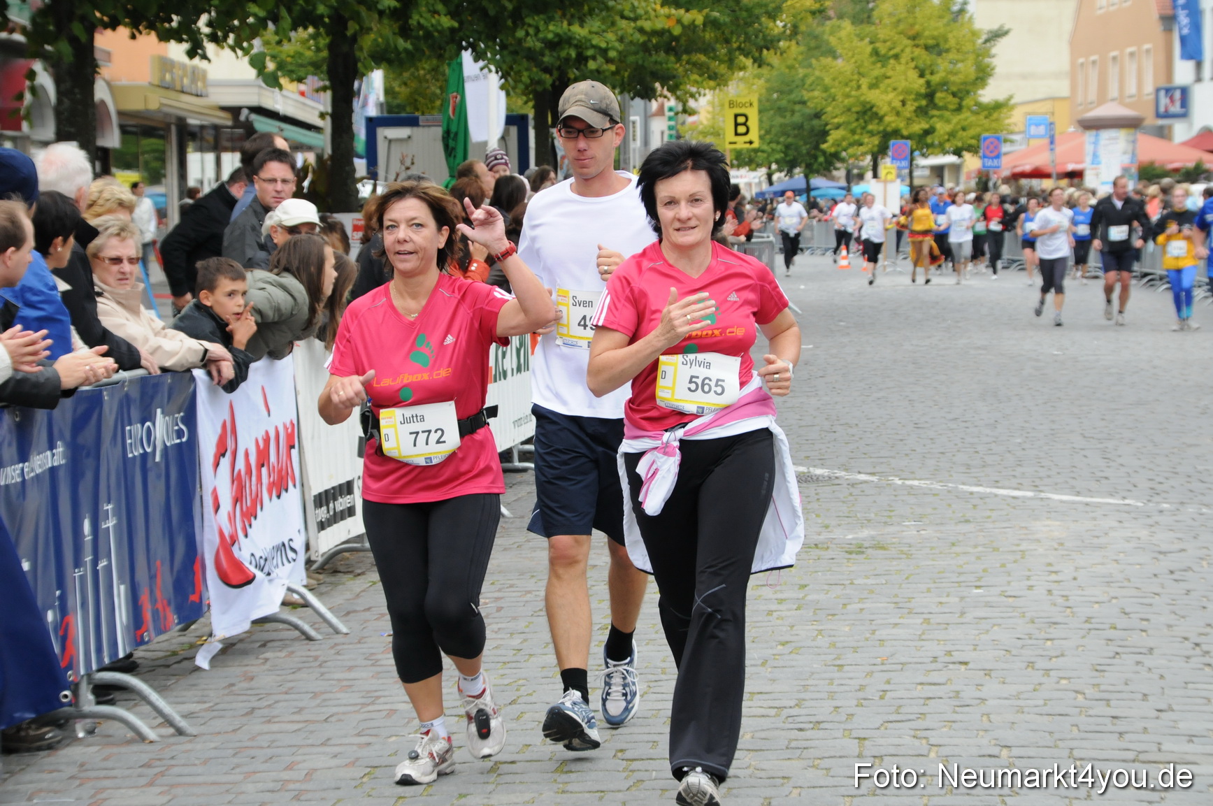 0142 Zieleinlauf Stadtlauf Neumarkt 2008