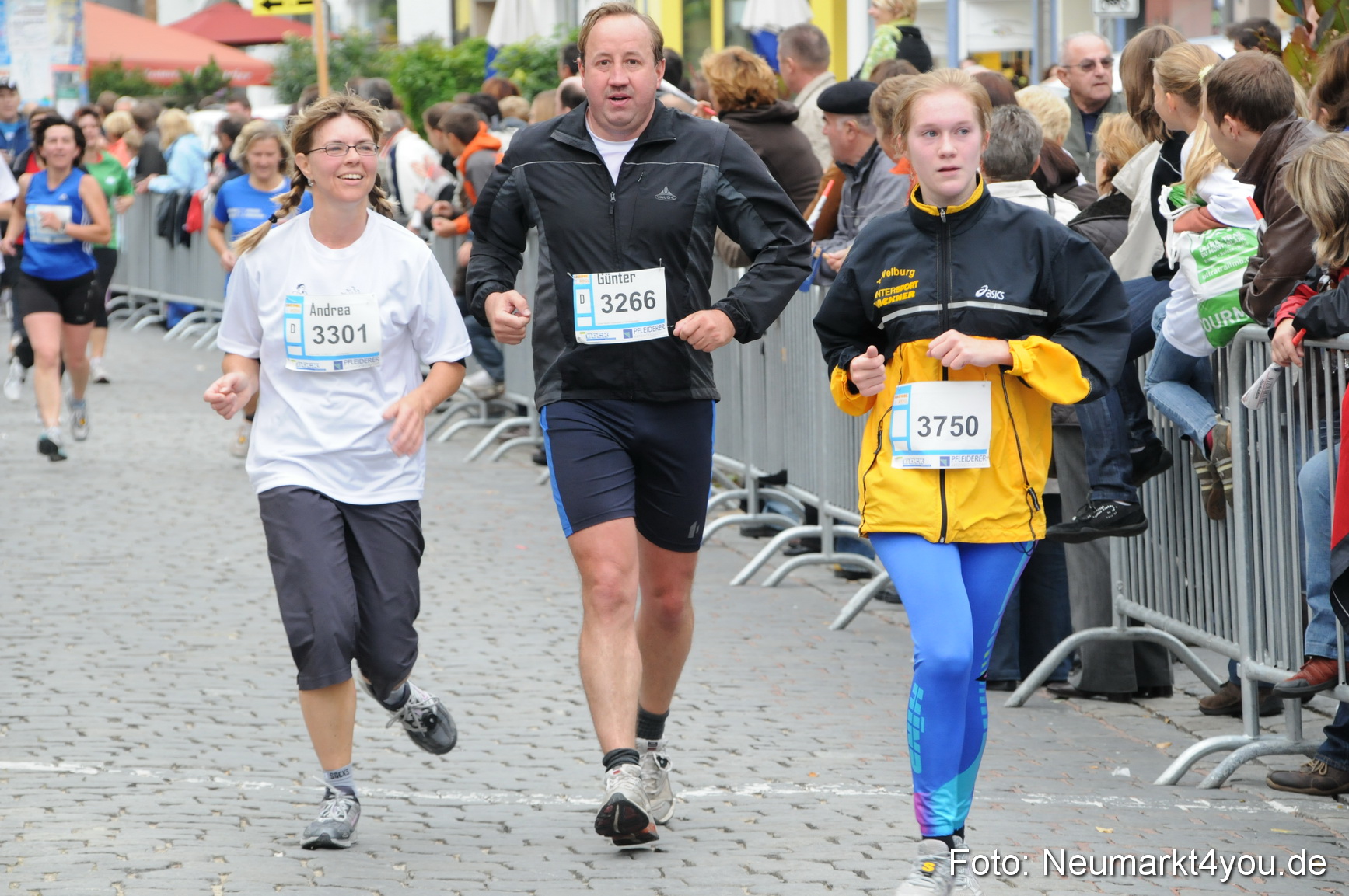 0143 Zieleinlauf Stadtlauf Neumarkt 2008