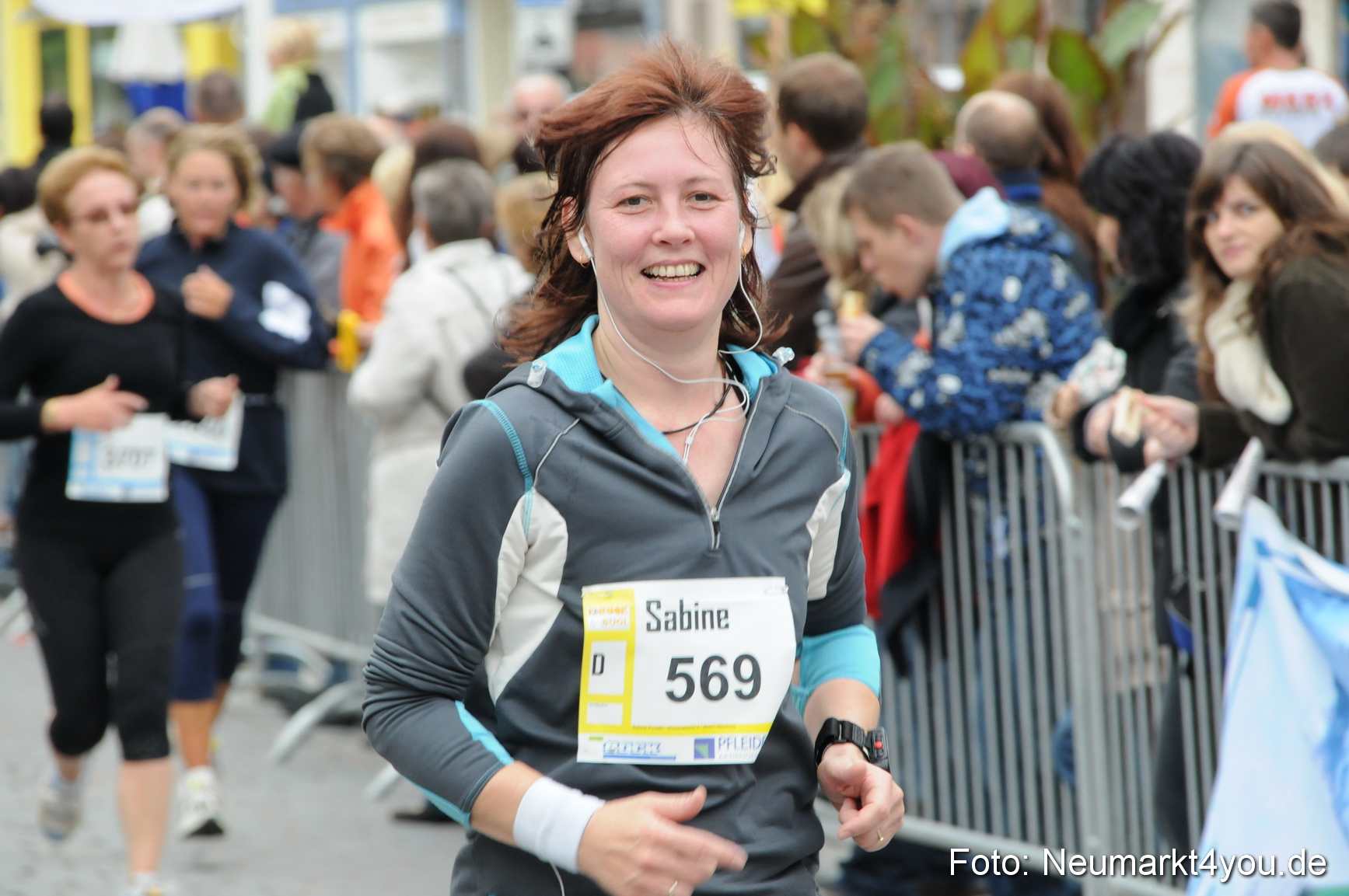 0146 Zieleinlauf Stadtlauf Neumarkt 2008