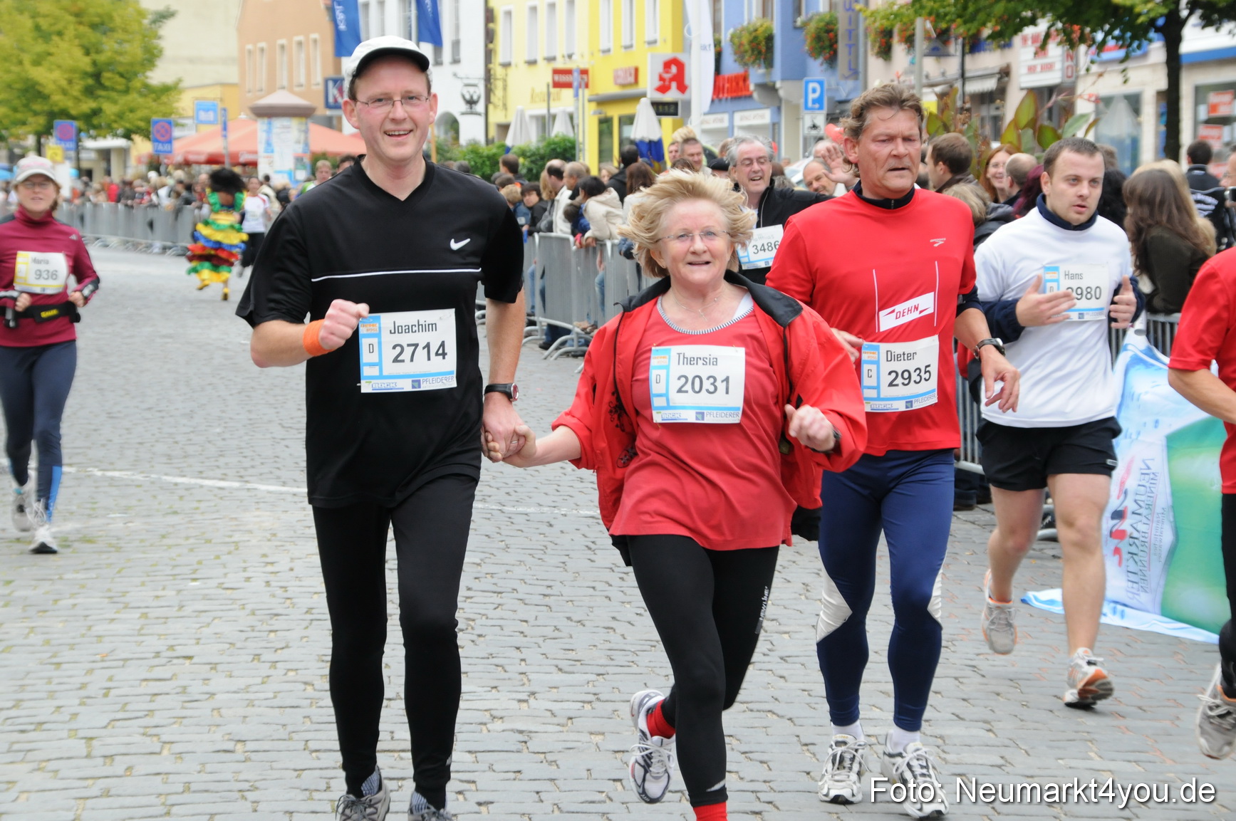 0147 Zieleinlauf Stadtlauf Neumarkt 2008