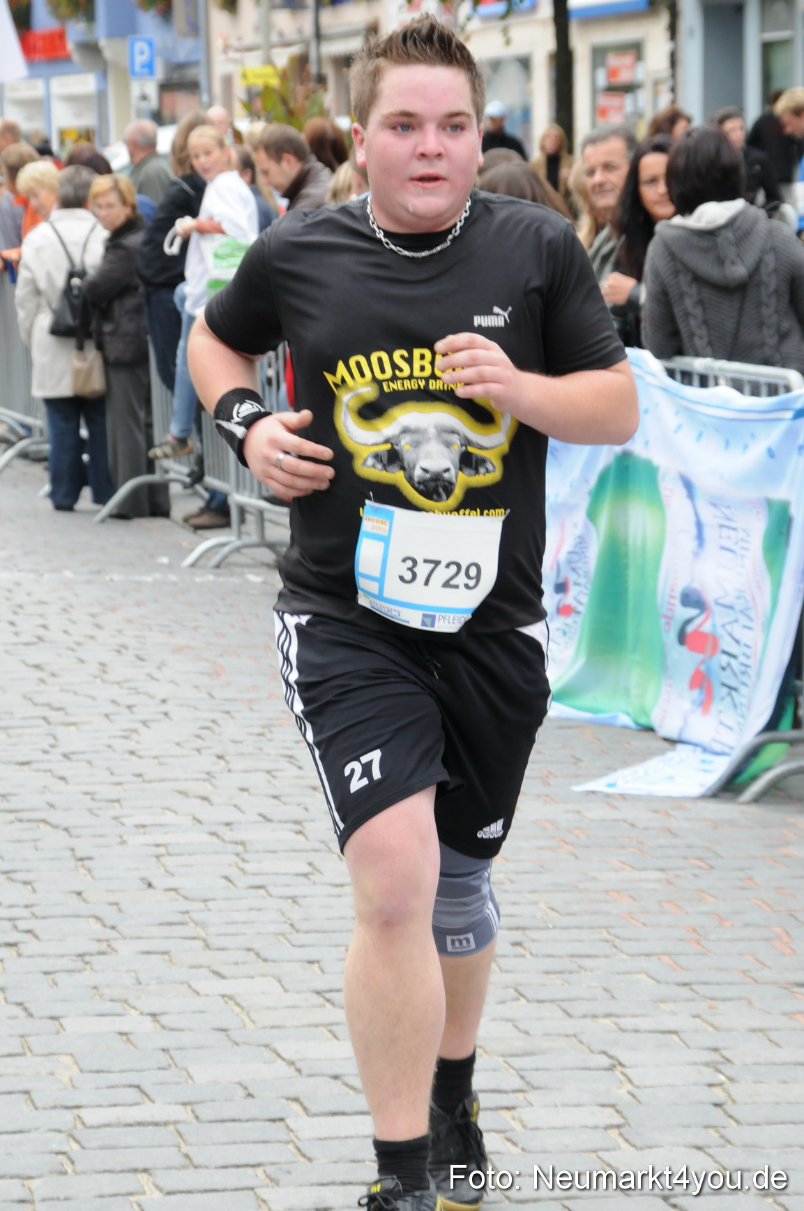 0149 Zieleinlauf Stadtlauf Neumarkt 2008