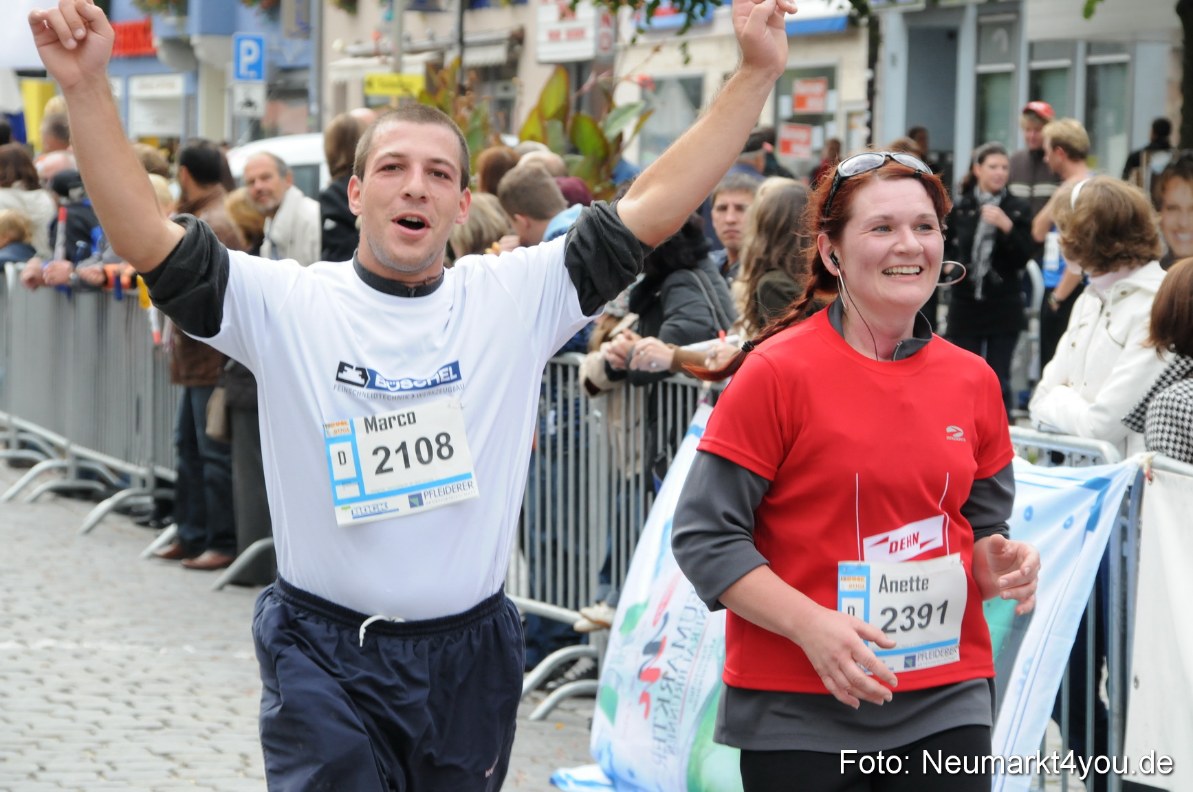 0151 Zieleinlauf Stadtlauf Neumarkt 2008