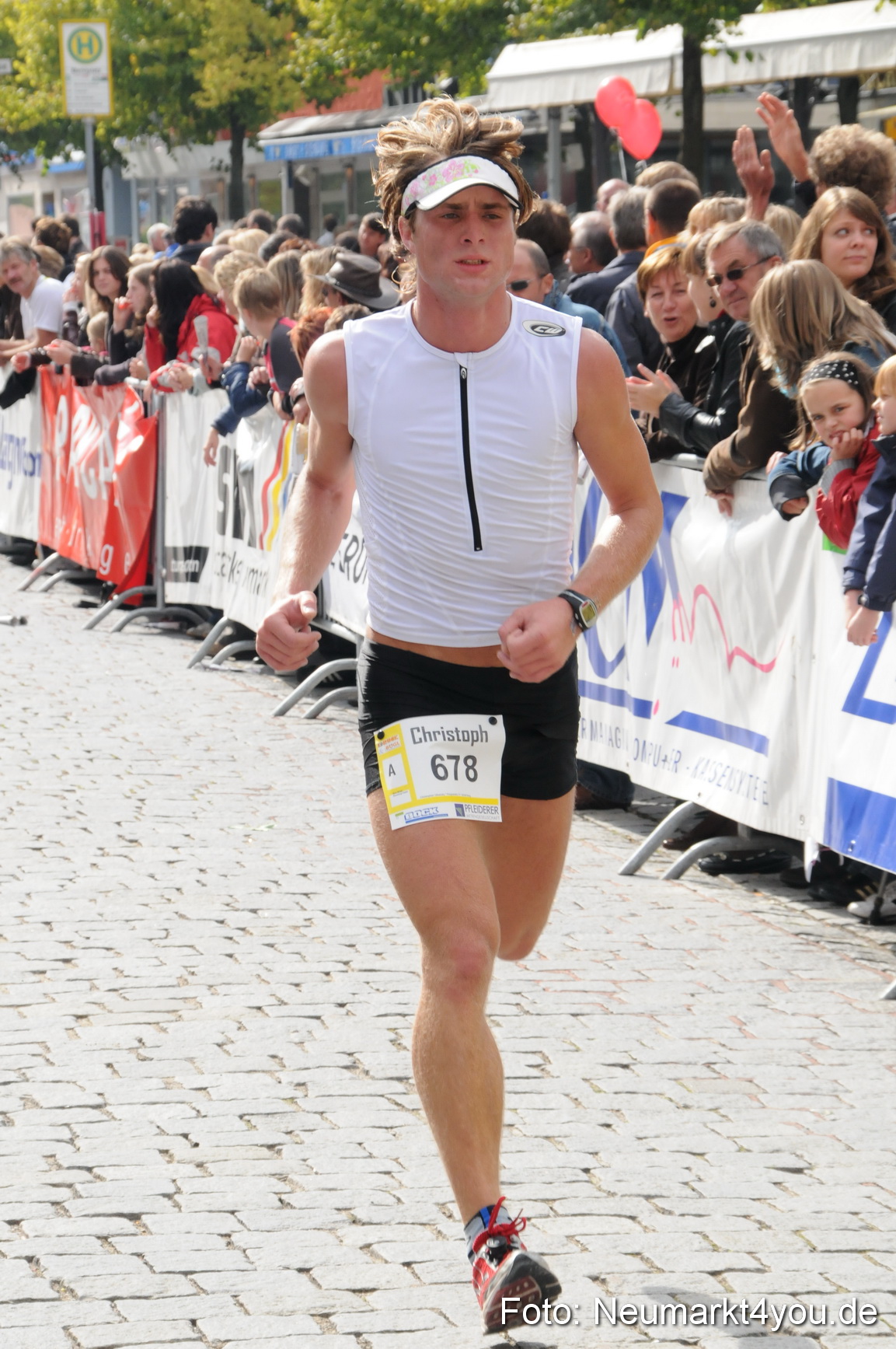 0160 Zieleinlauf Stadtlauf Neumarkt 2008