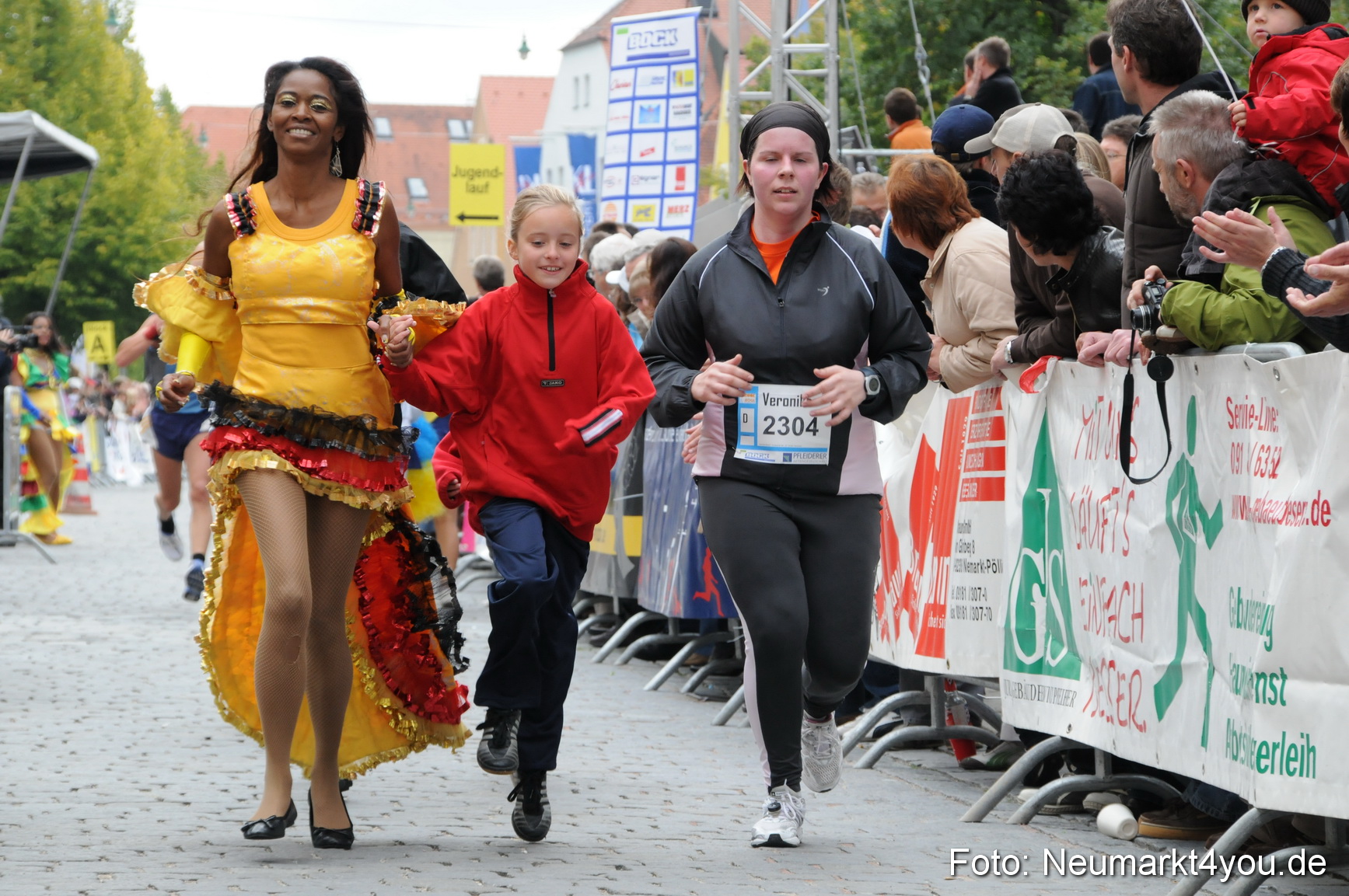 0163 Zieleinlauf Stadtlauf Neumarkt 2008