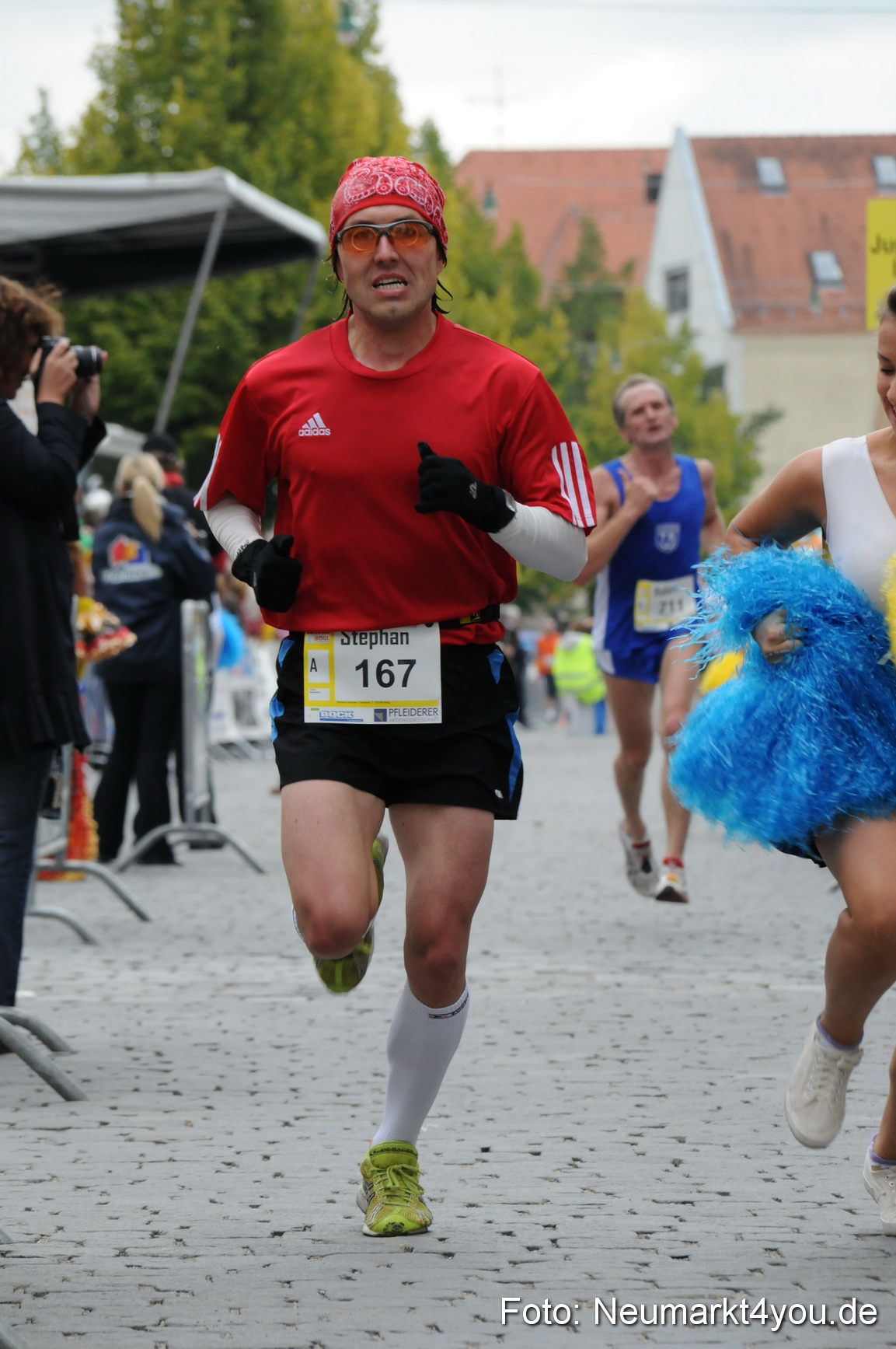 0165 Zieleinlauf Stadtlauf Neumarkt 2008