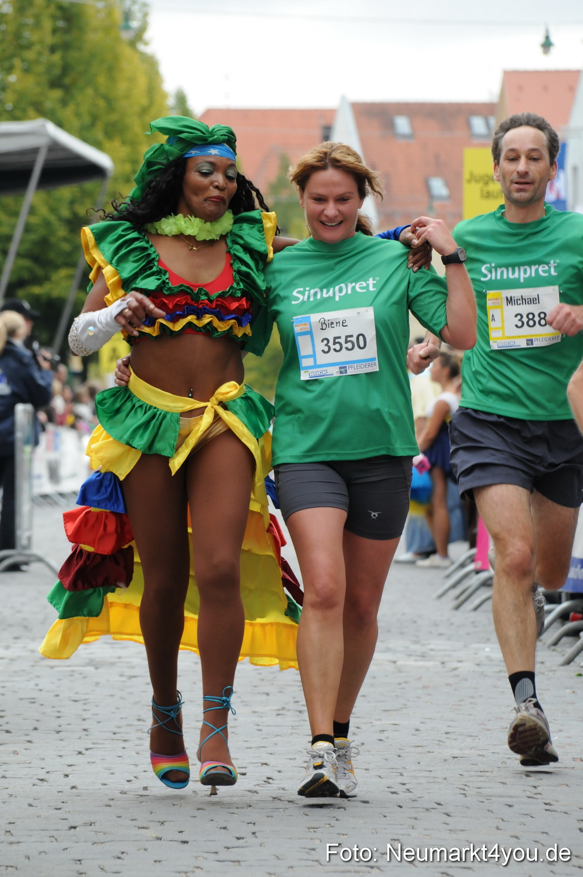 0166 Zieleinlauf Stadtlauf Neumarkt 2008