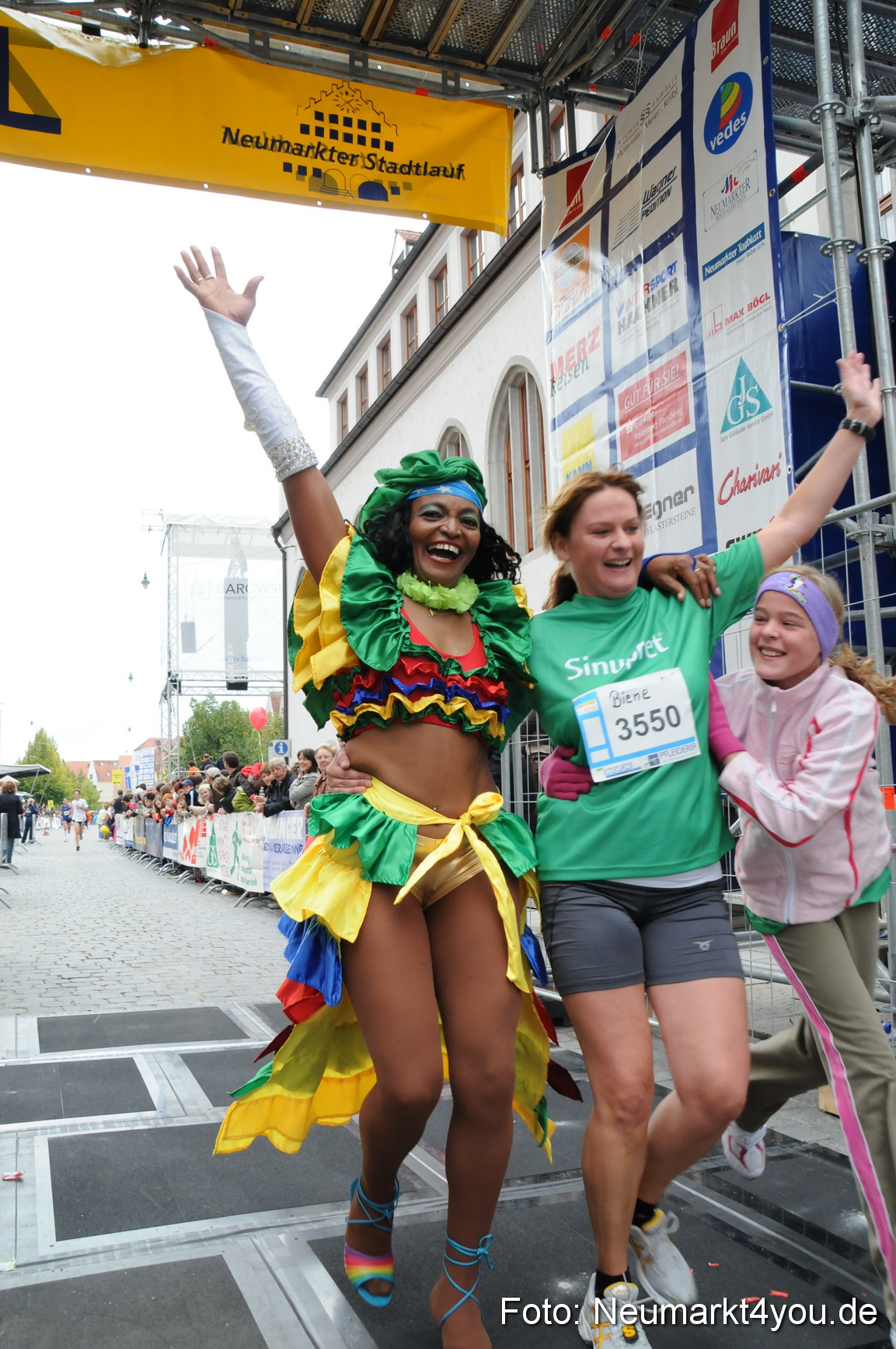 0167 Zieleinlauf Stadtlauf Neumarkt 2008