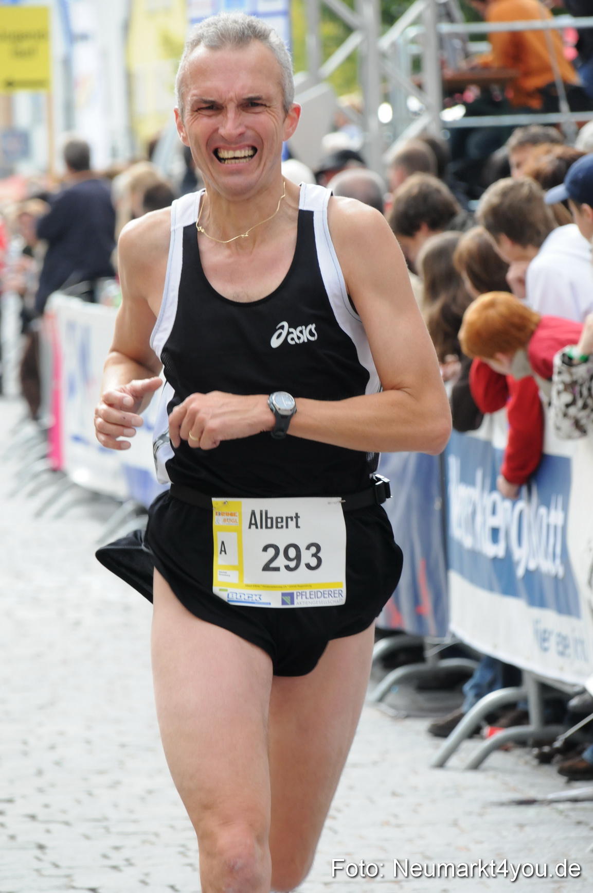 0171 Zieleinlauf Stadtlauf Neumarkt 2008
