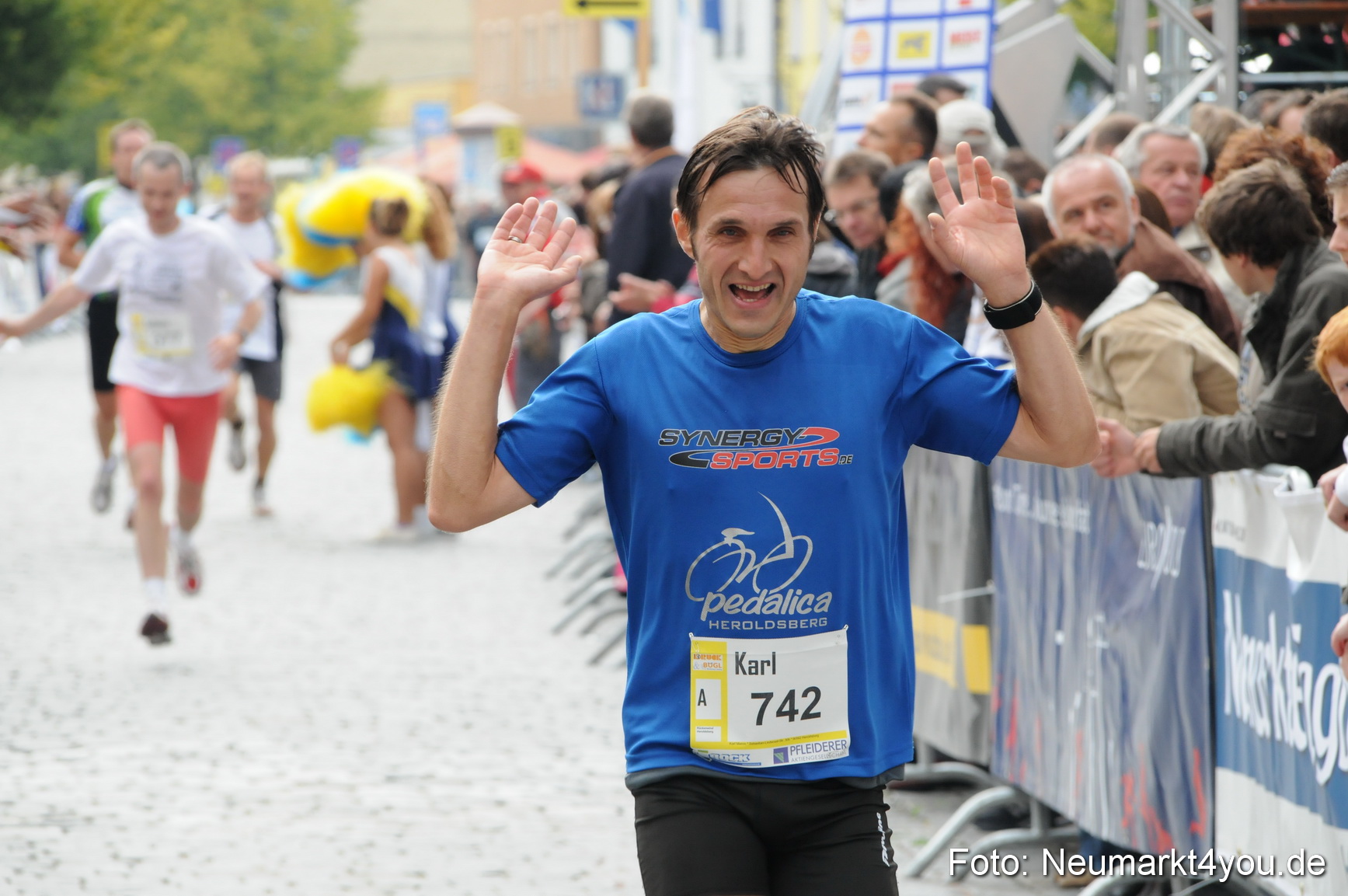0173 Zieleinlauf Stadtlauf Neumarkt 2008