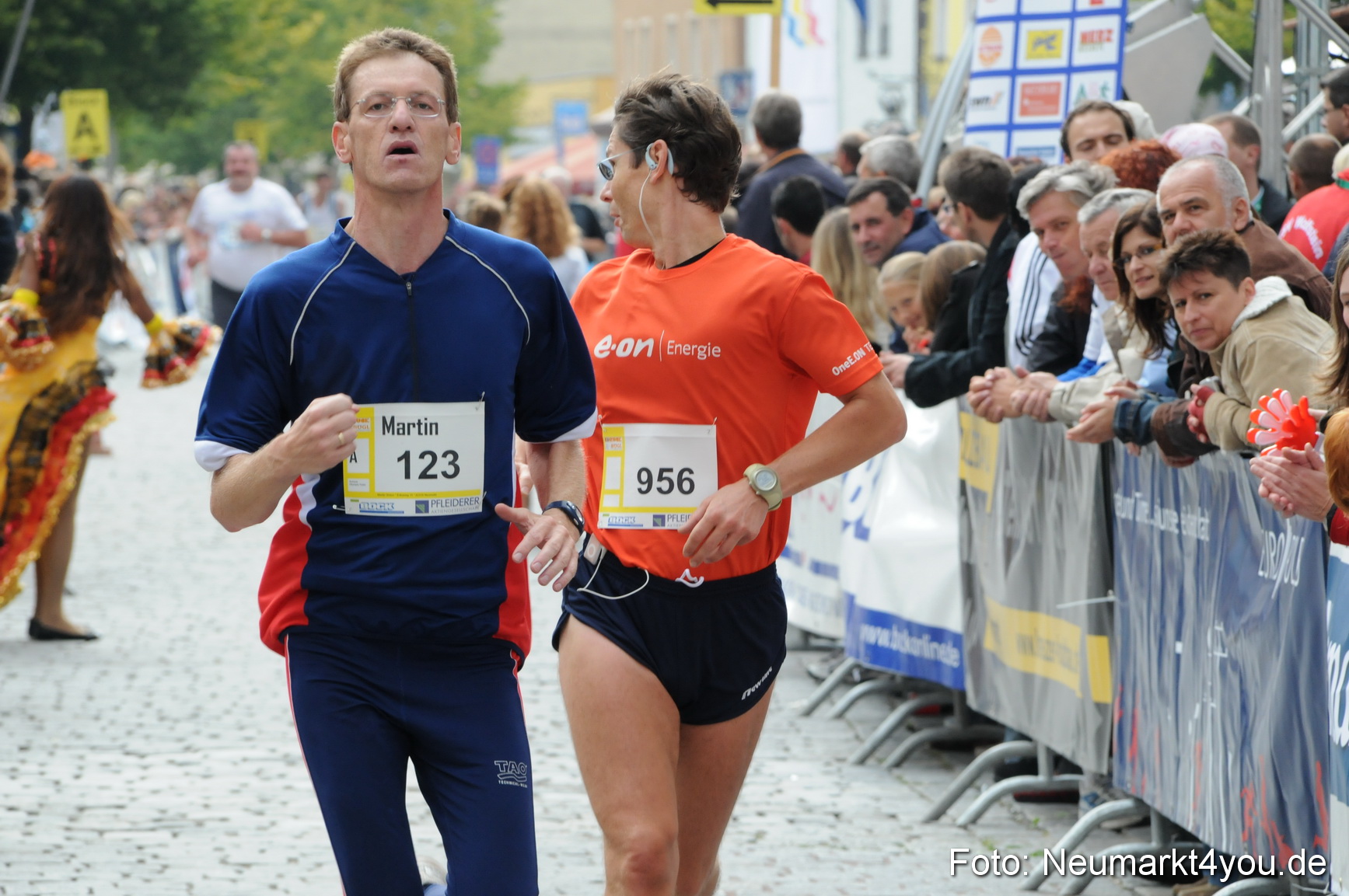 0174 Zieleinlauf Stadtlauf Neumarkt 2008