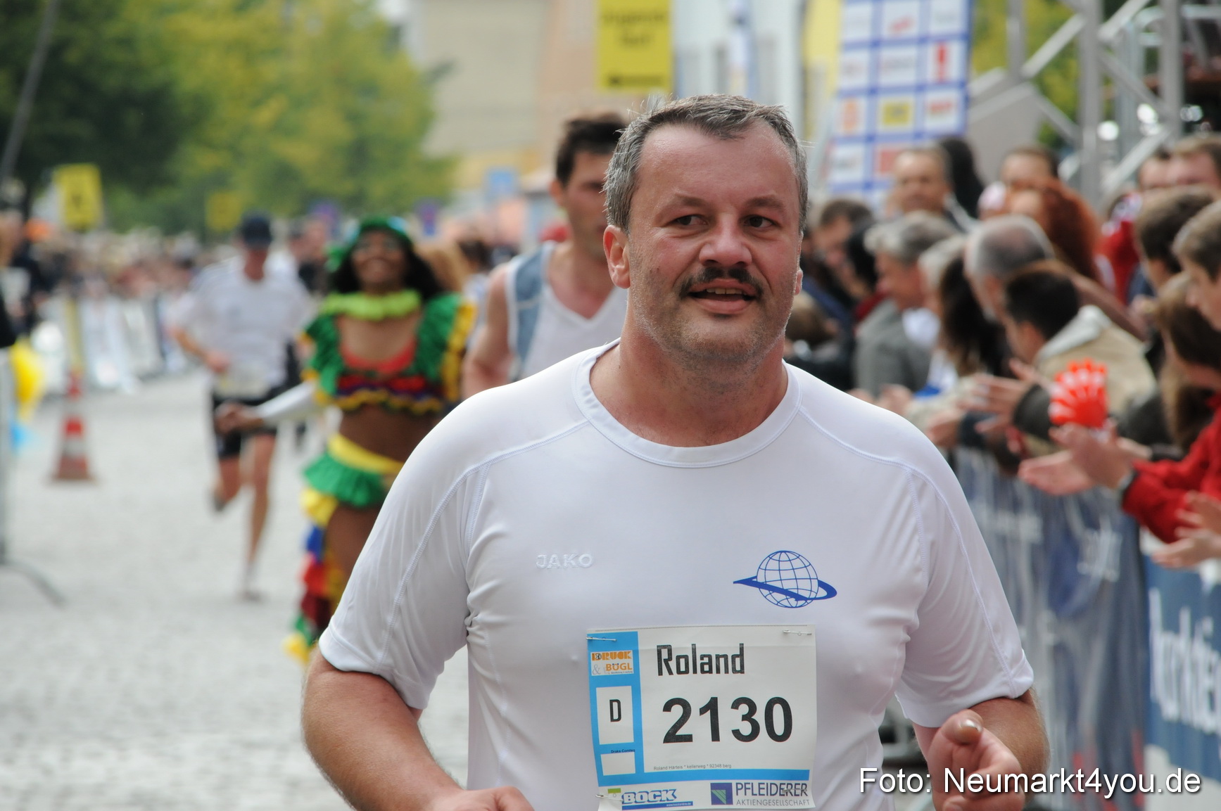 0175 Zieleinlauf Stadtlauf Neumarkt 2008