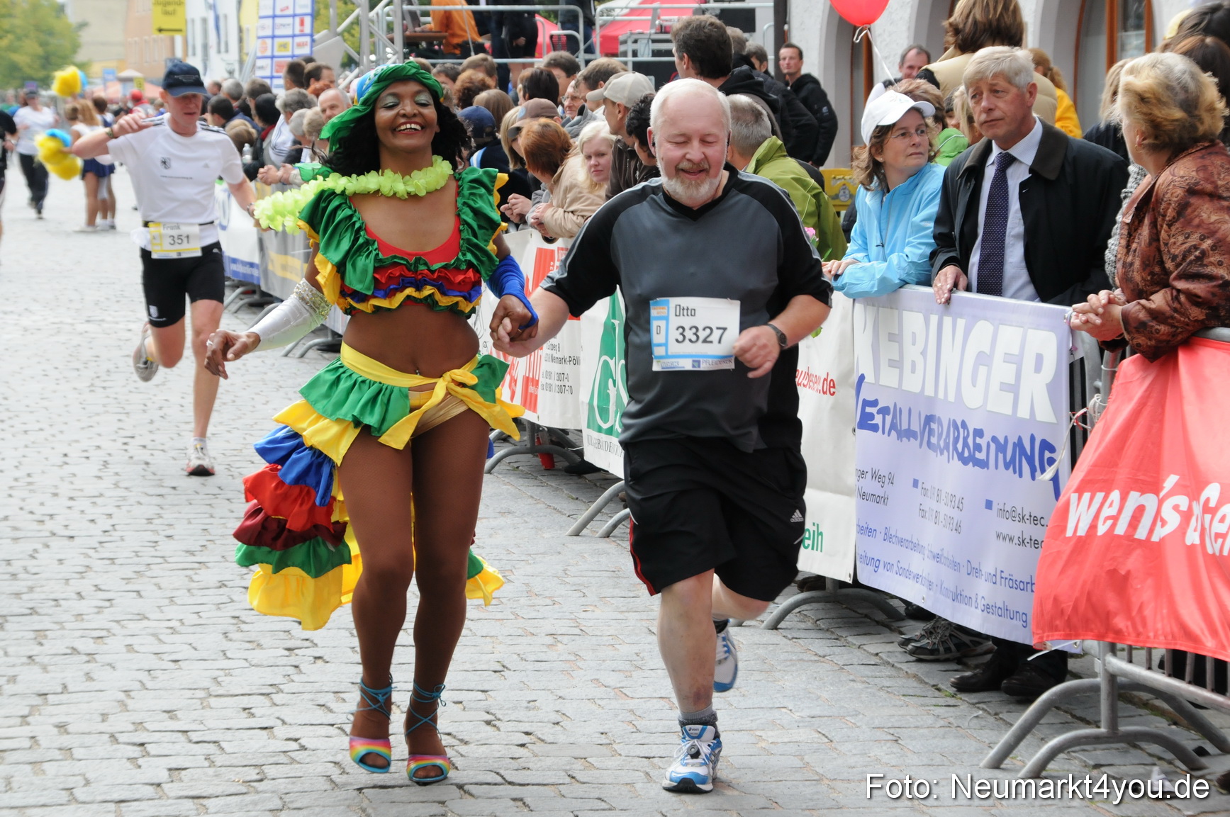 0176 Zieleinlauf Stadtlauf Neumarkt 2008