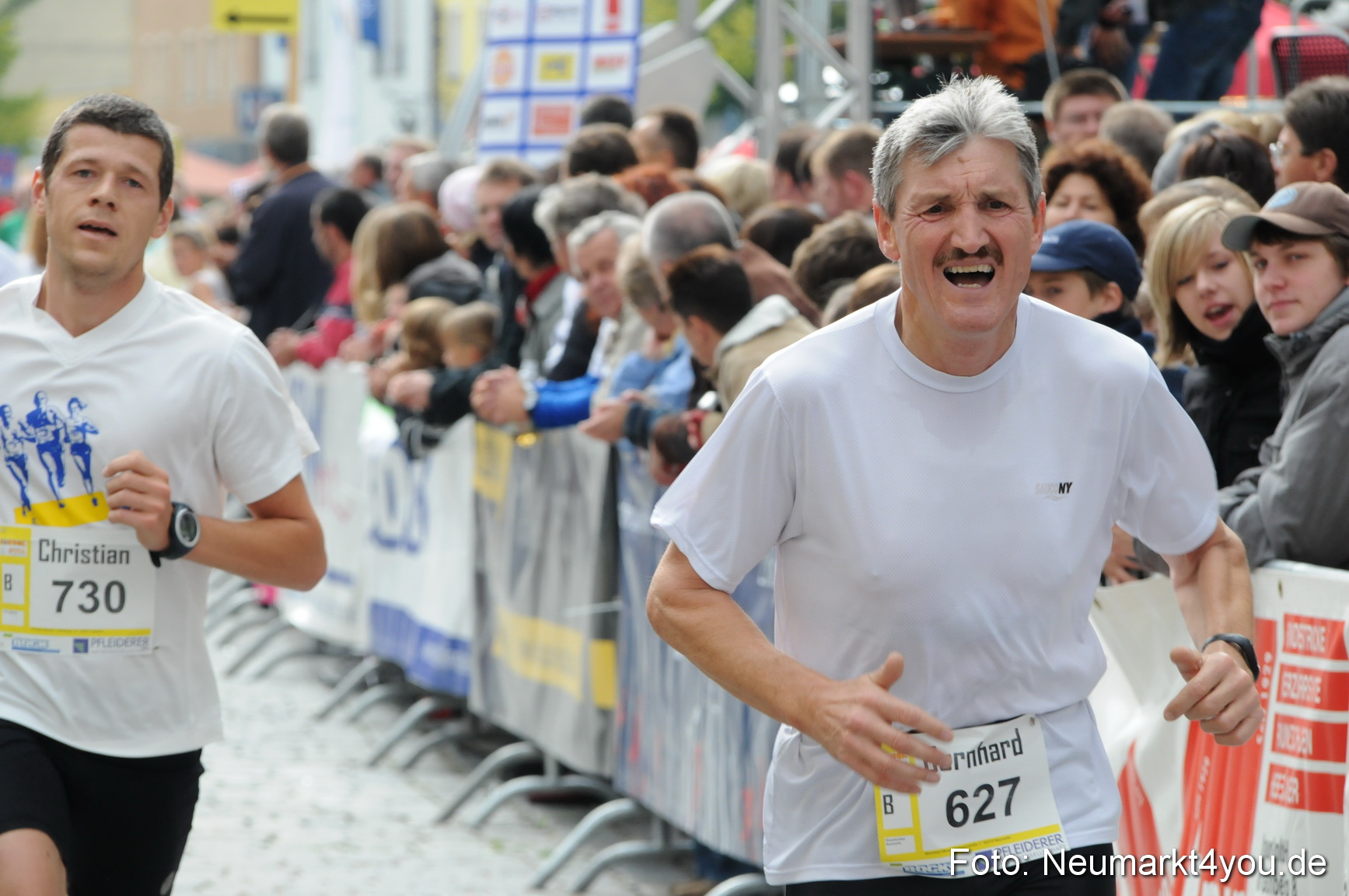 0179 Zieleinlauf Stadtlauf Neumarkt 2008
