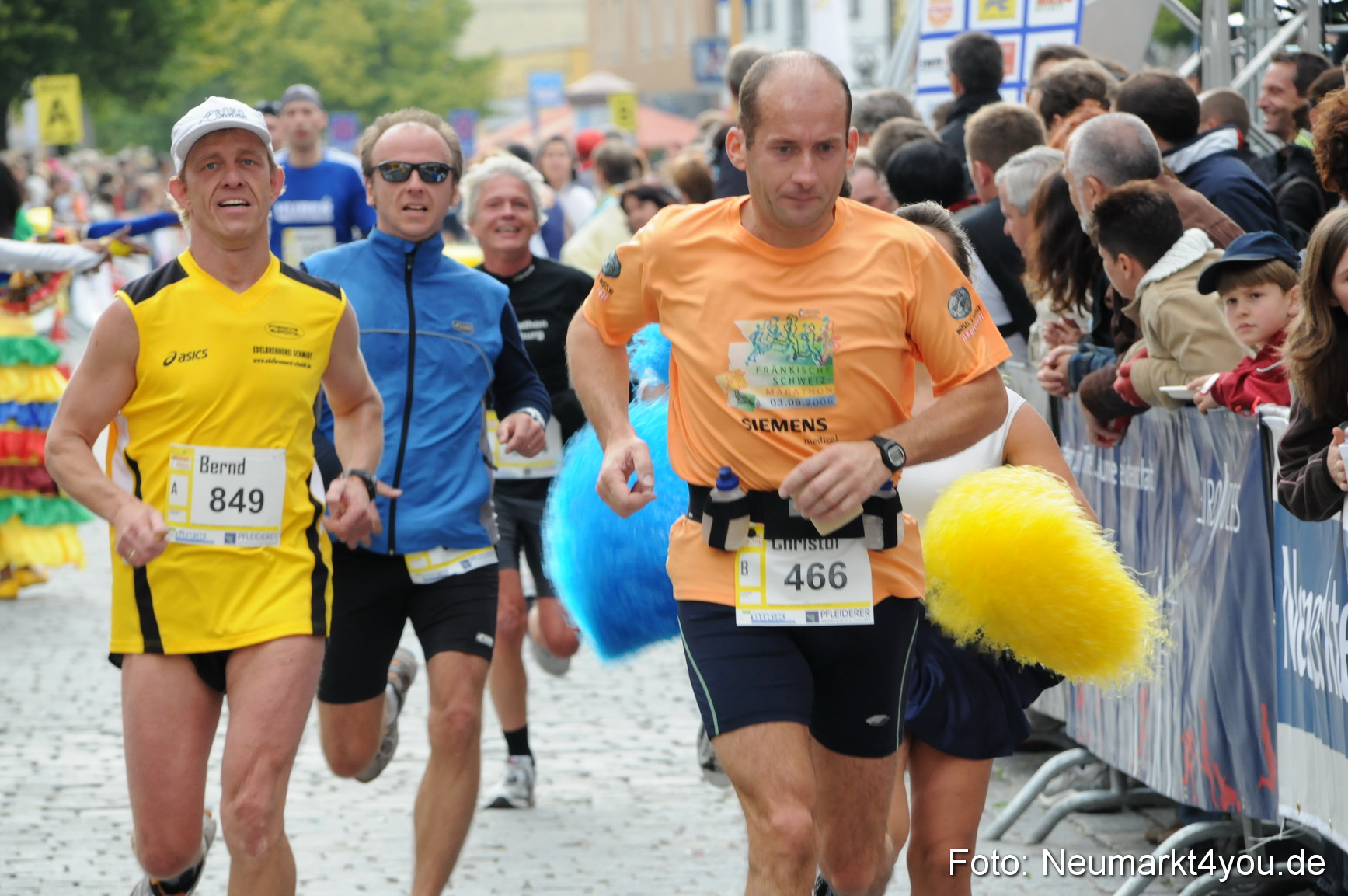 0185 Zieleinlauf Stadtlauf Neumarkt 2008