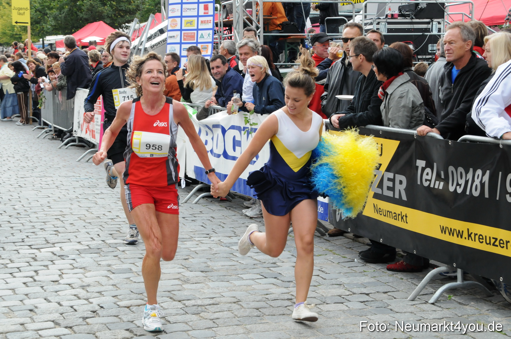 0186 Zieleinlauf Stadtlauf Neumarkt 2008