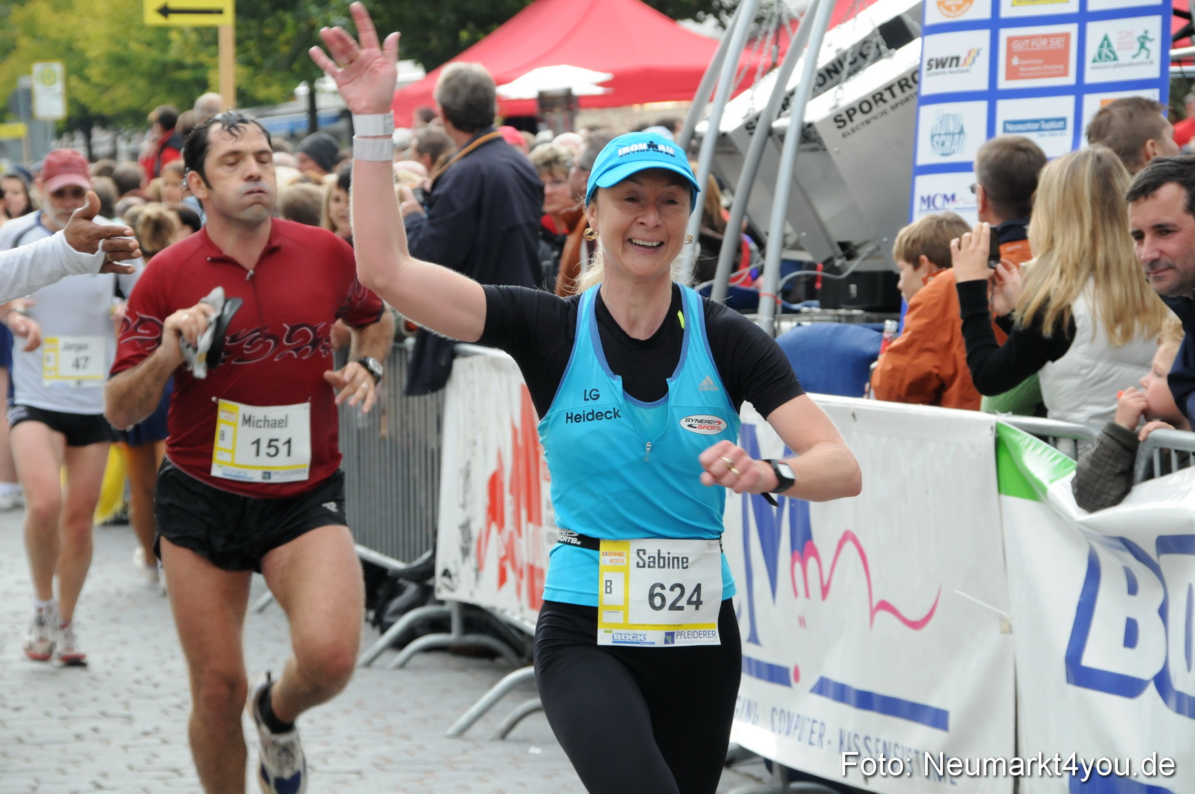 0187 Zieleinlauf Stadtlauf Neumarkt 2008