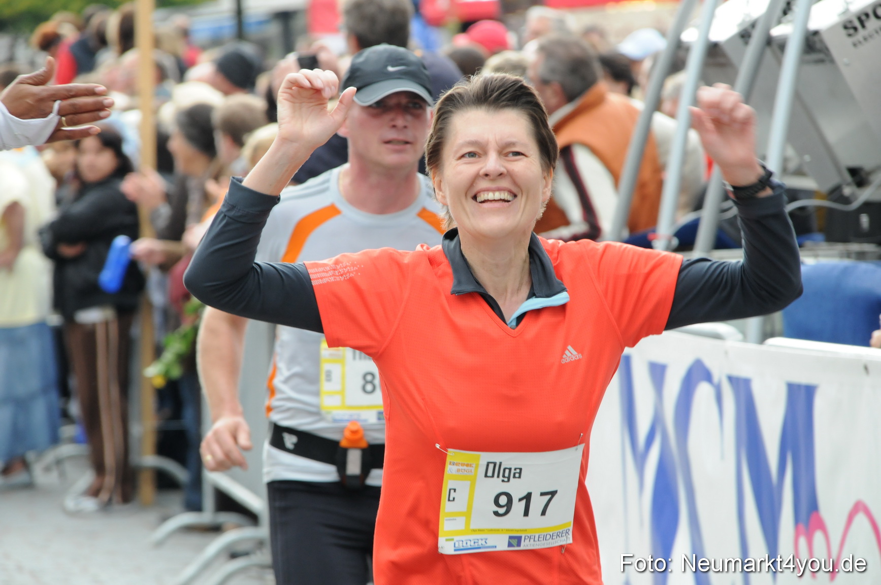 0188 Zieleinlauf Stadtlauf Neumarkt 2008
