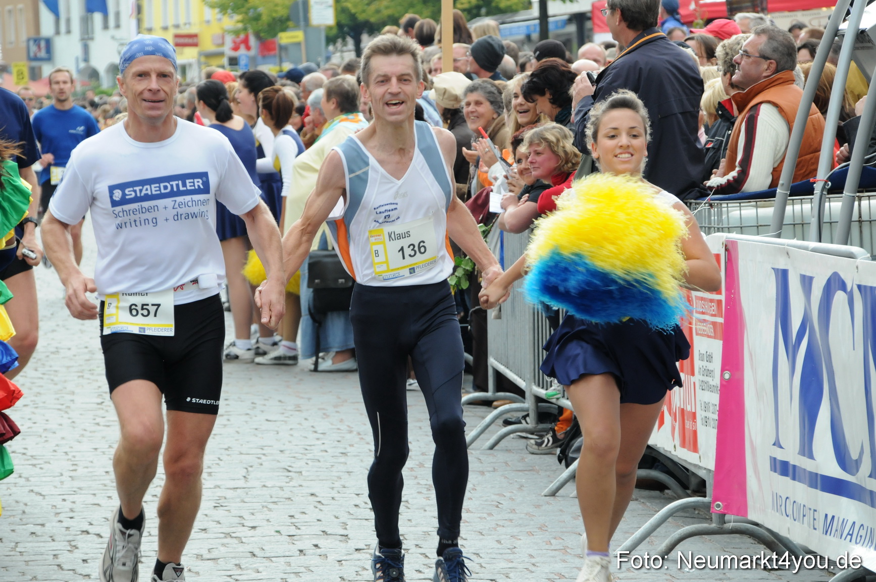 0190 Zieleinlauf Stadtlauf Neumarkt 2008