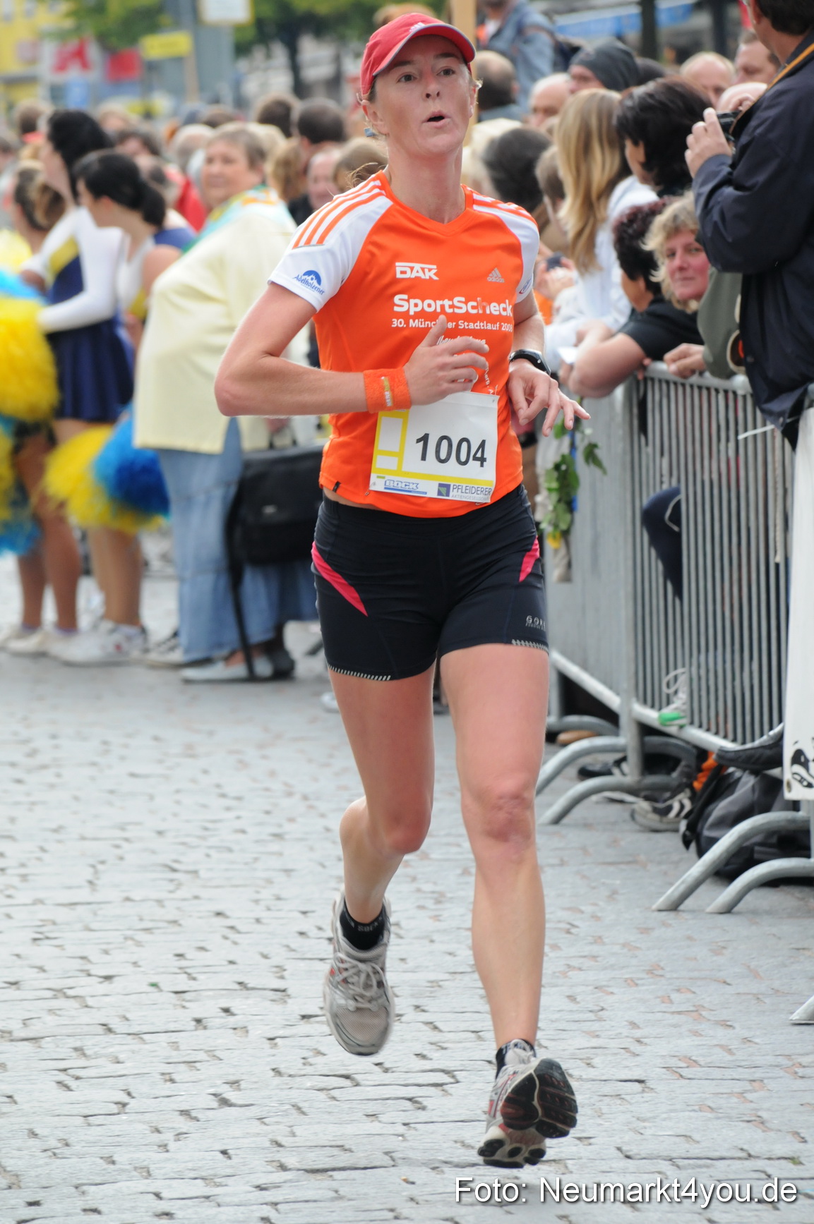 0192 Zieleinlauf Stadtlauf Neumarkt 2008