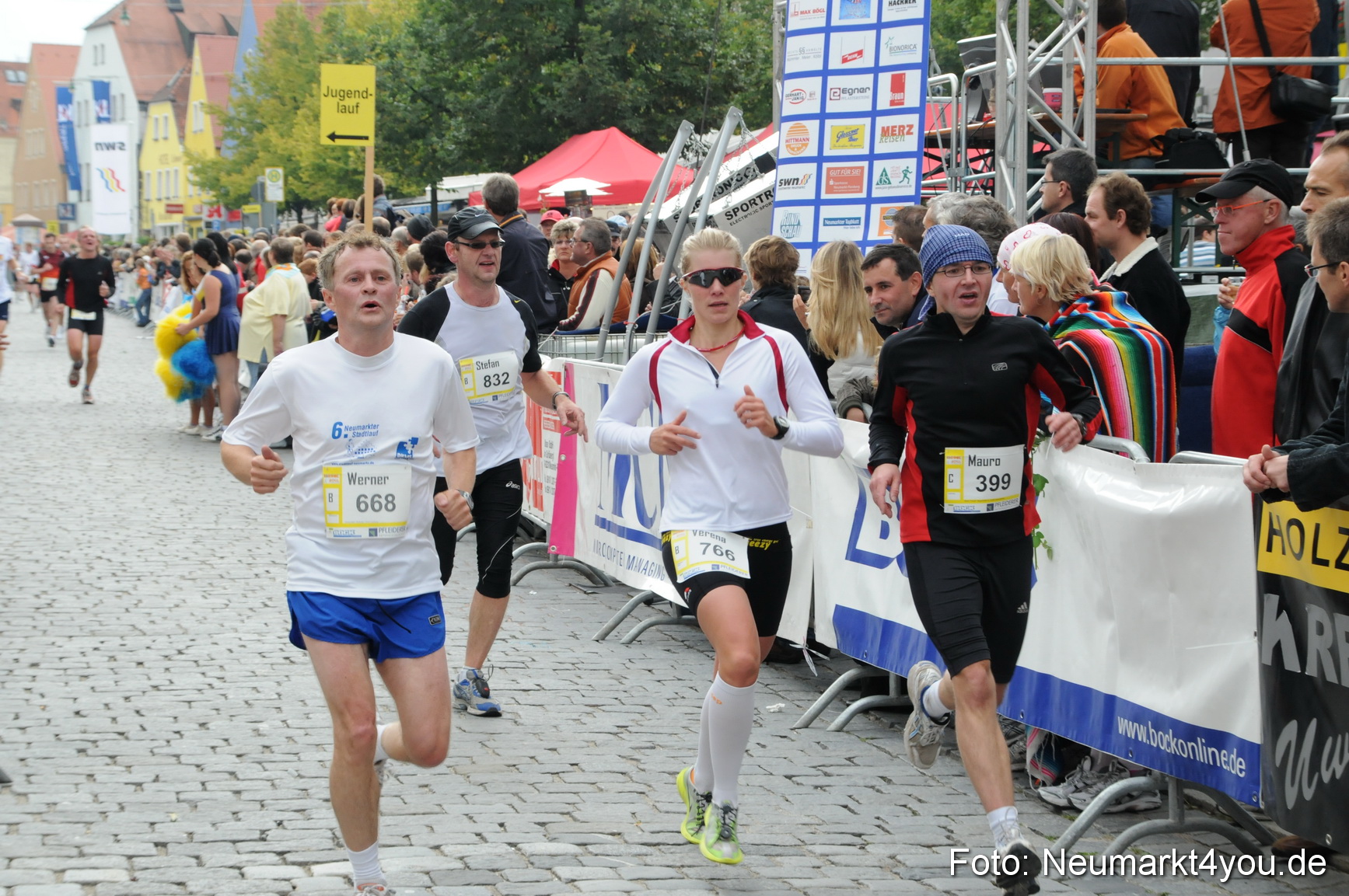 0193 Zieleinlauf Stadtlauf Neumarkt 2008