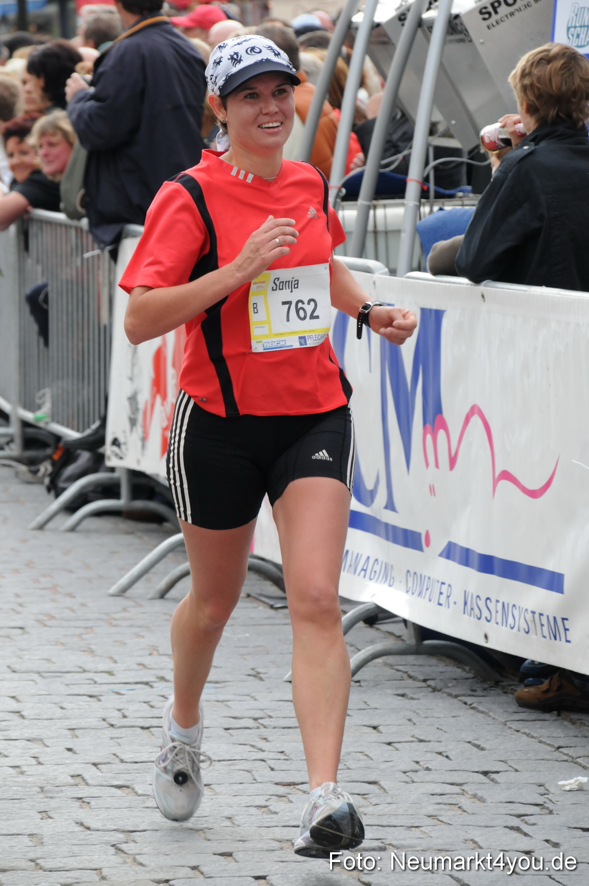 0194 Zieleinlauf Stadtlauf Neumarkt 2008