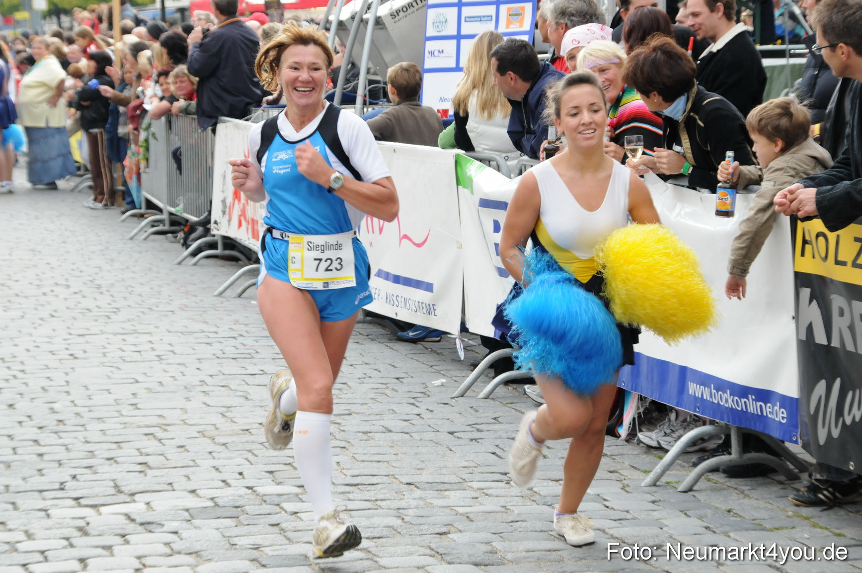 0196 Zieleinlauf Stadtlauf Neumarkt 2008