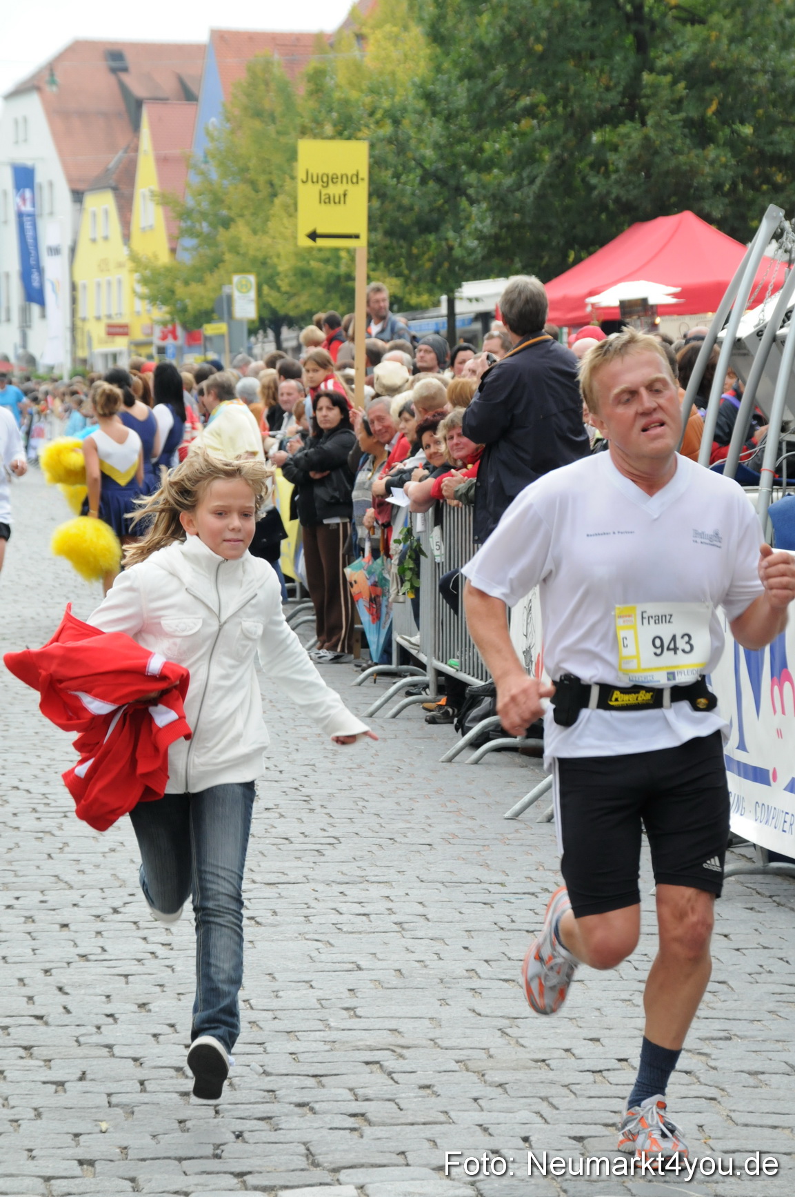 0198 Zieleinlauf Stadtlauf Neumarkt 2008