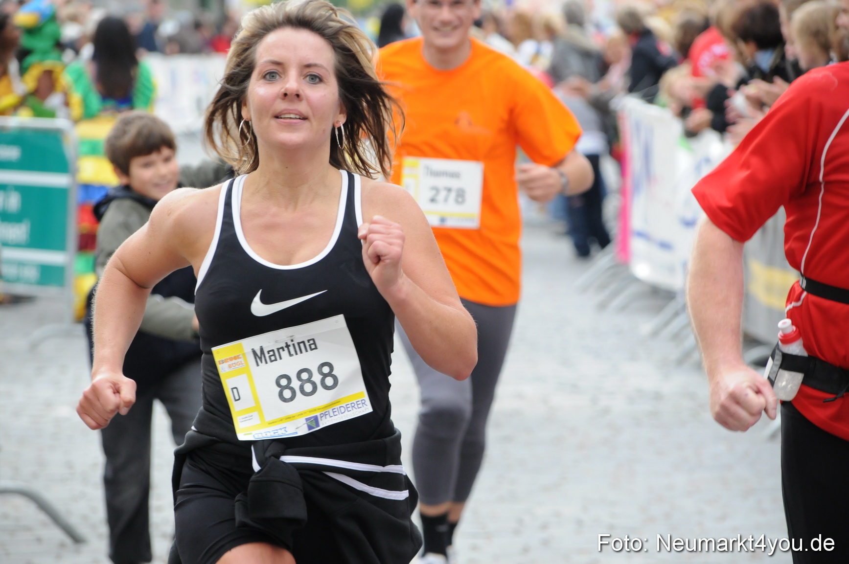0207 Zieleinlauf Stadtlauf Neumarkt 2008