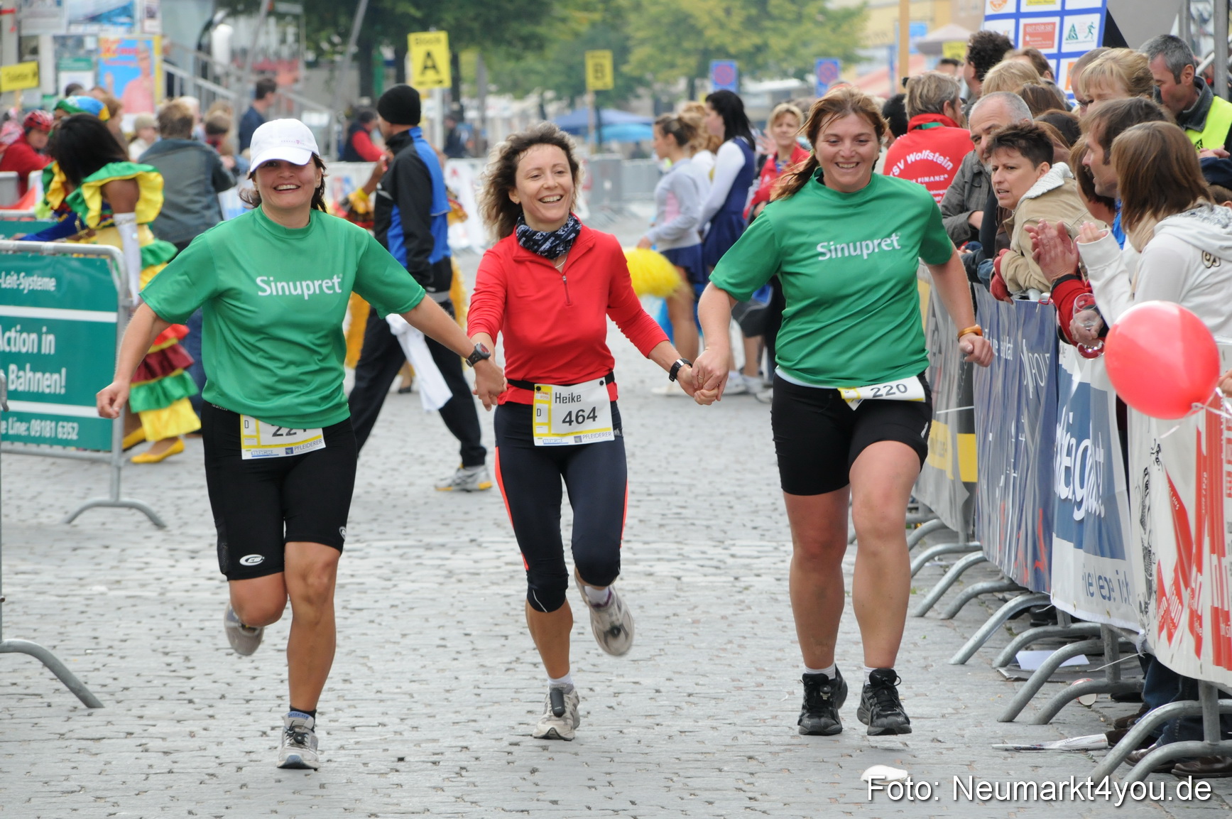 0213 Zieleinlauf Stadtlauf Neumarkt 2008