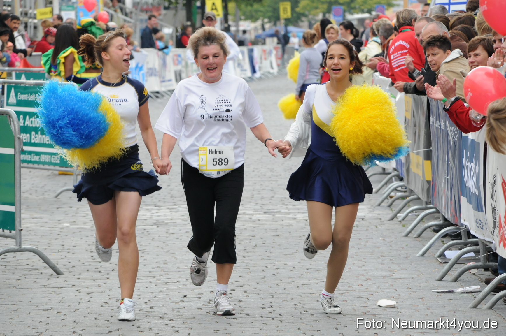 0216 Zieleinlauf Stadtlauf Neumarkt 2008
