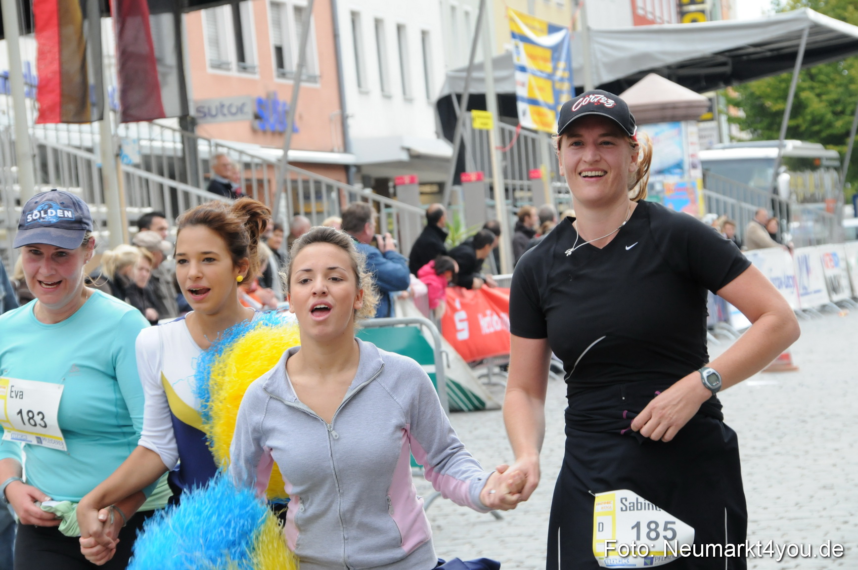 0220 Zieleinlauf Stadtlauf Neumarkt 2008