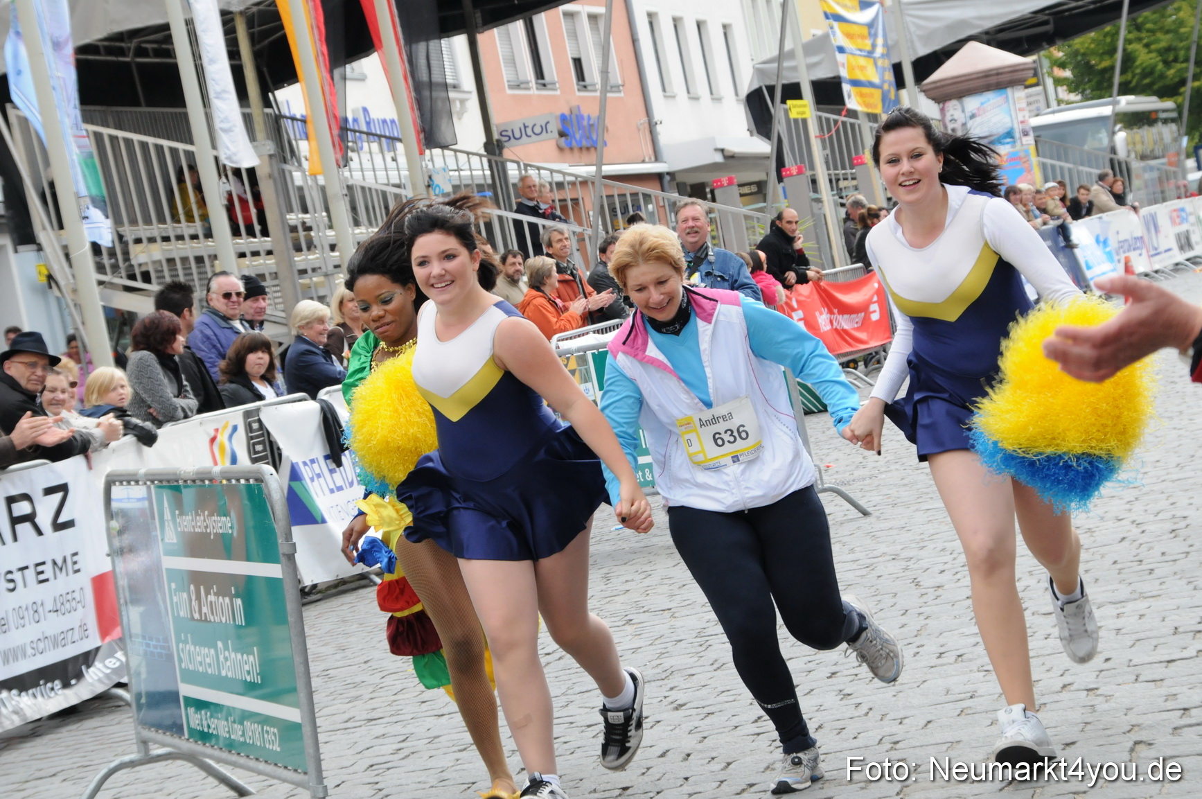 0221 Zieleinlauf Stadtlauf Neumarkt 2008