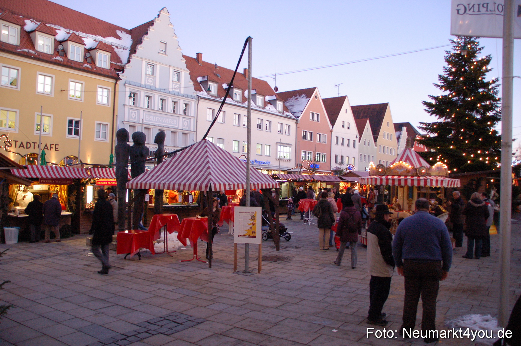 0001 Weihnachtsmarkt Neumarkt 271108