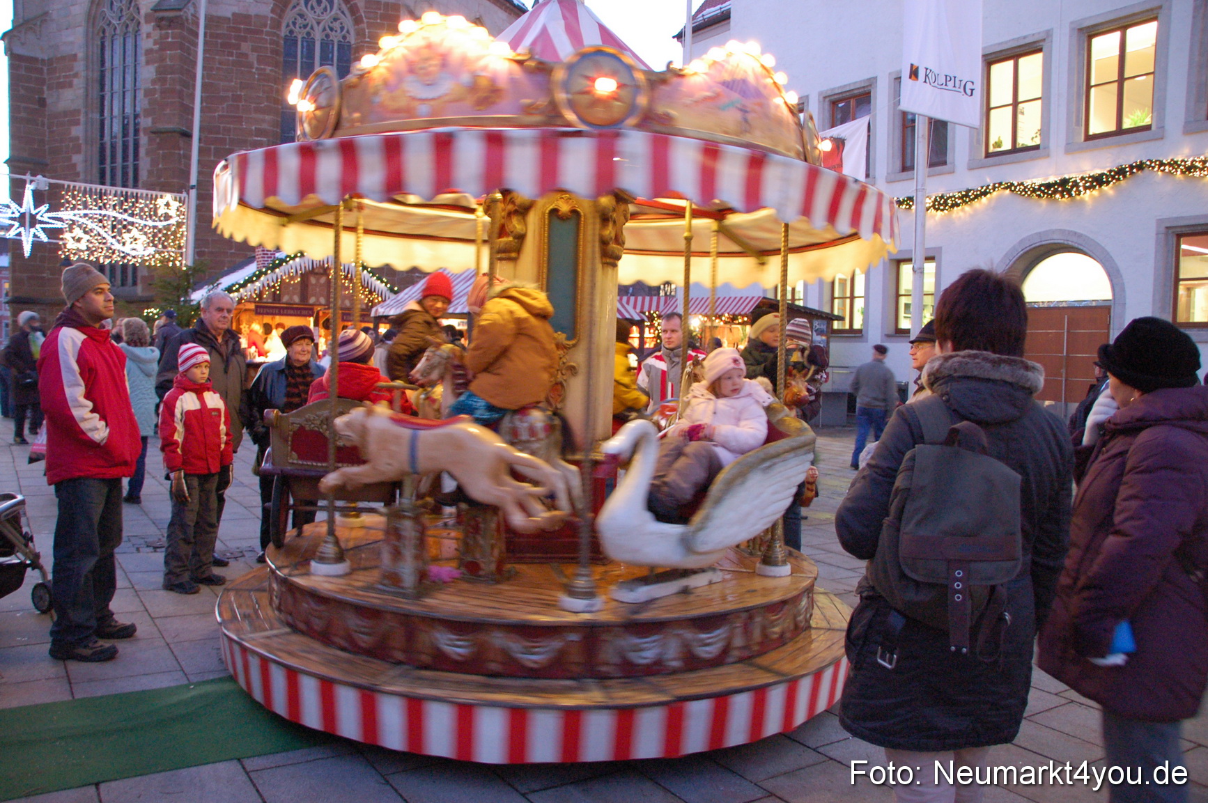 0004 Weihnachtsmarkt Neumarkt 271108
