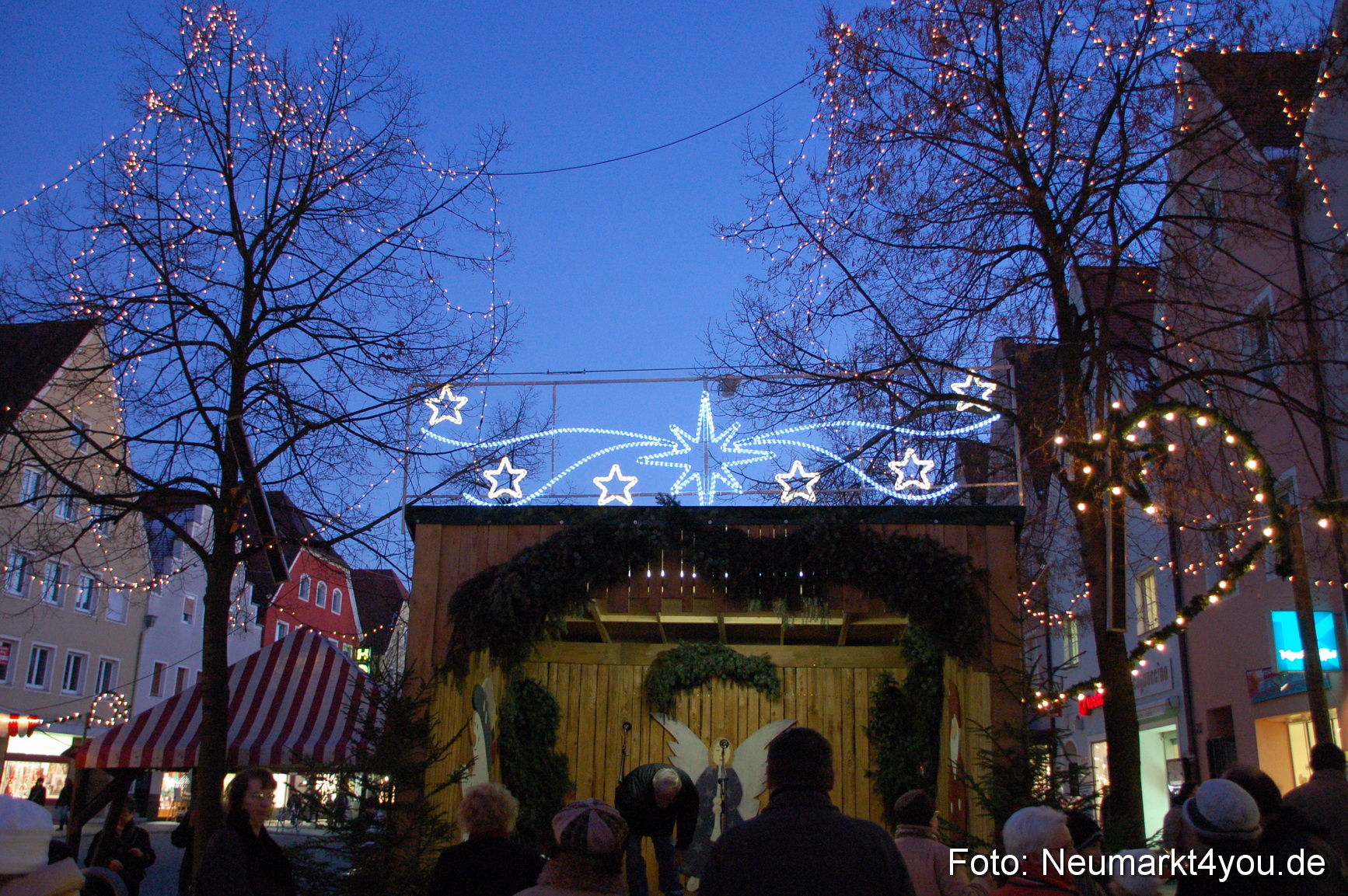 0011 Weihnachtsmarkt Neumarkt 271108