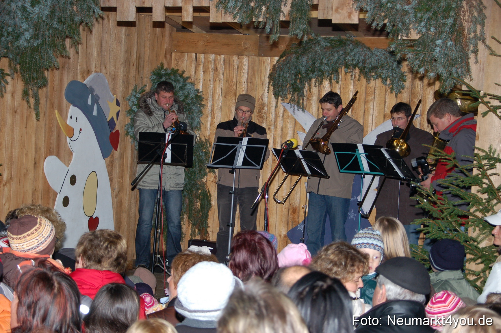 0012 Weihnachtsmarkt Neumarkt 271108