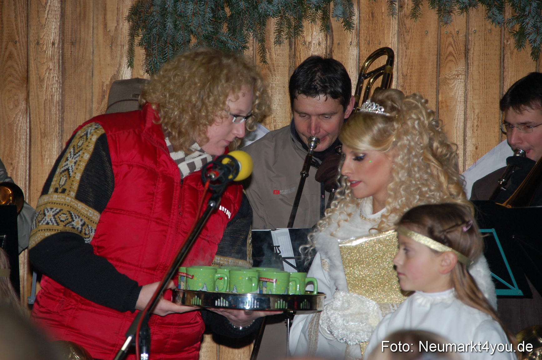 0014 Weihnachtsmarkt Neumarkt 271108