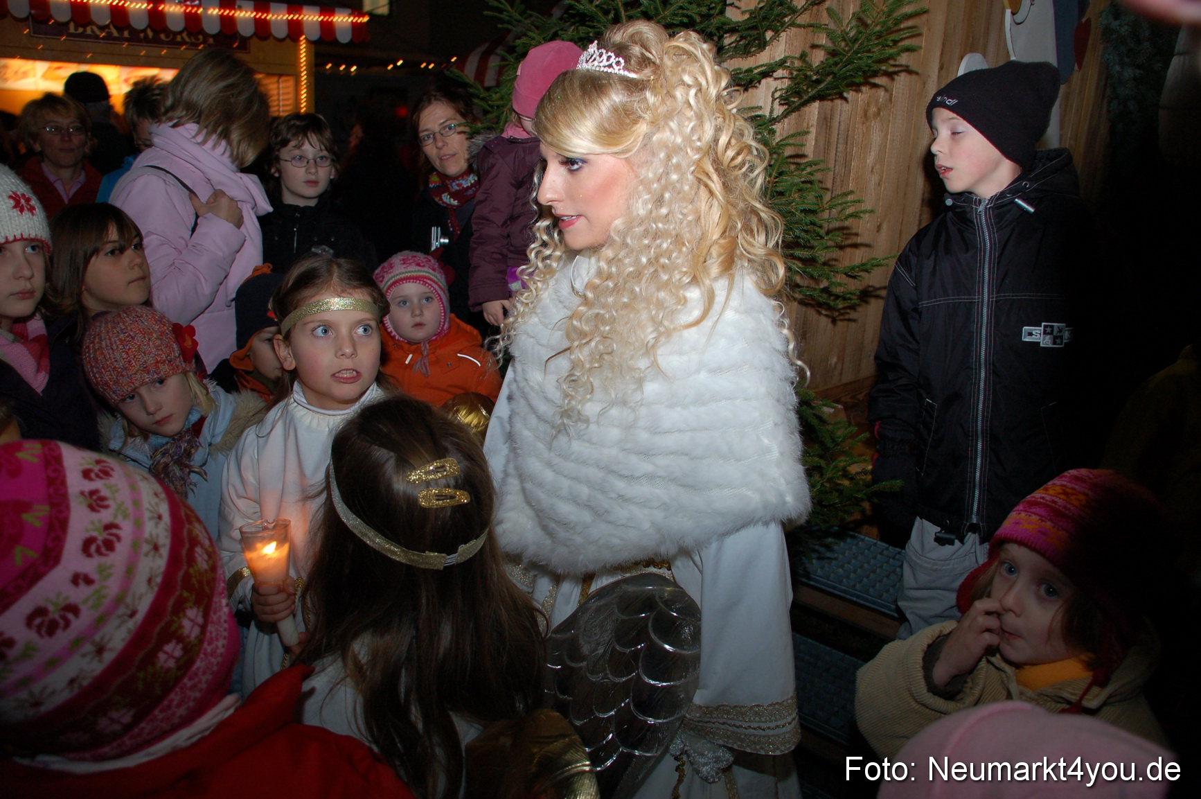 0015 Weihnachtsmarkt Neumarkt 271108