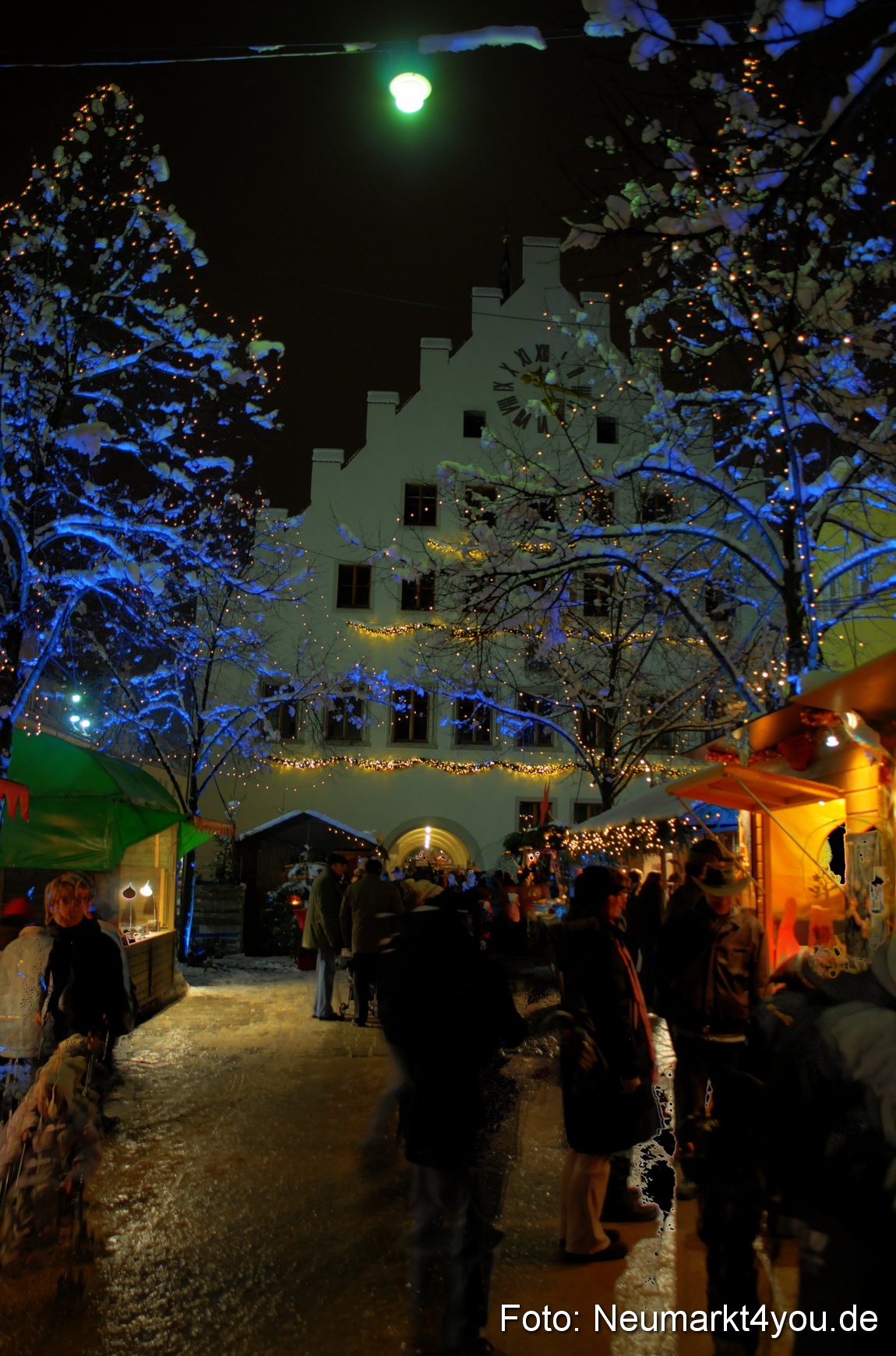 0016 Weihnachtsmarkt Neumarkt 131208