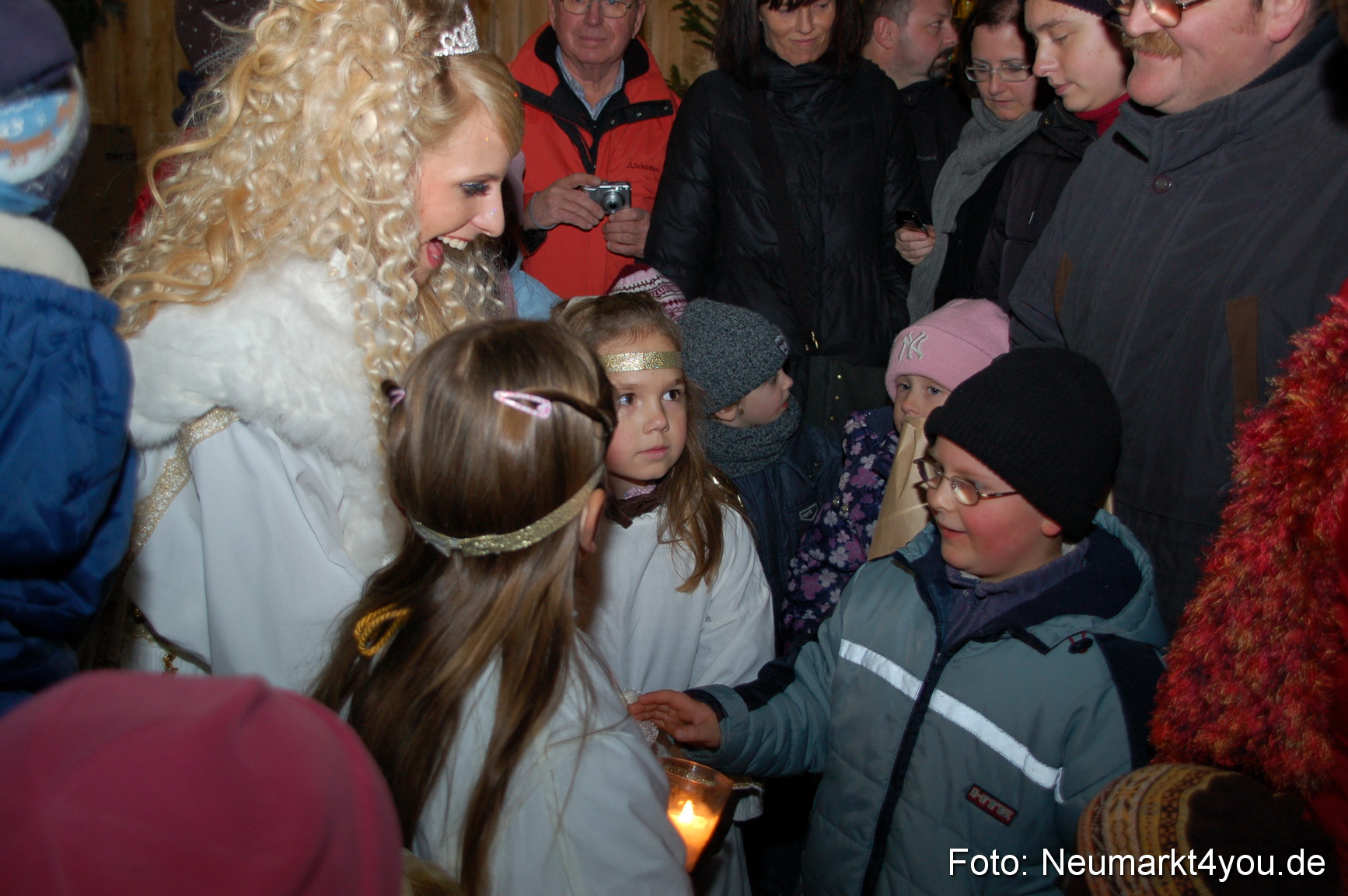 0016 Weihnachtsmarkt Neumarkt 271108