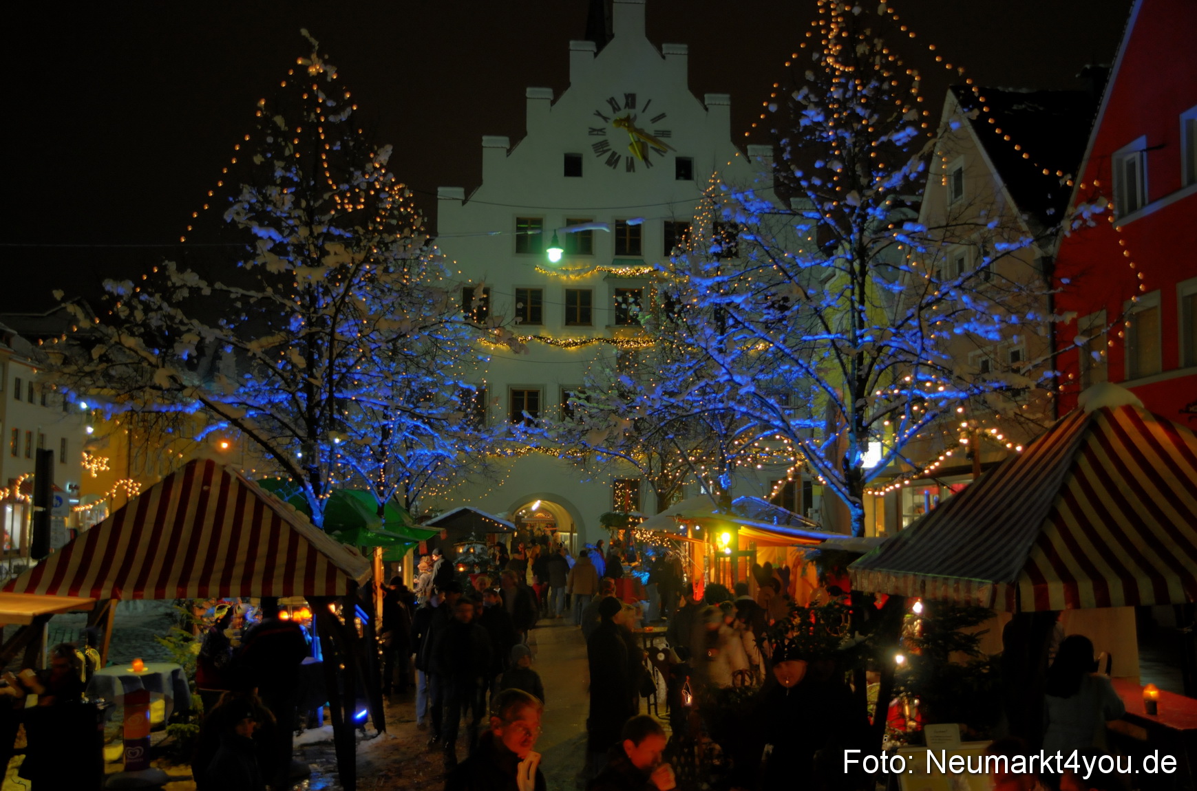 0019 Weihnachtsmarkt Neumarkt 131208