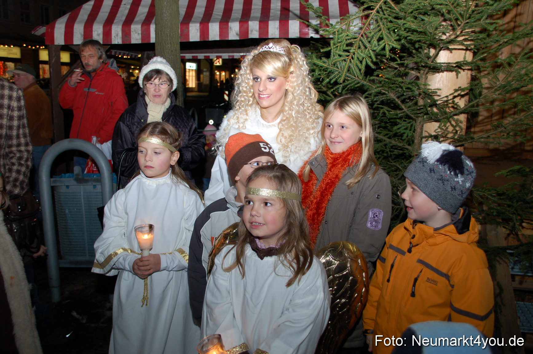 0019 Weihnachtsmarkt Neumarkt 271108