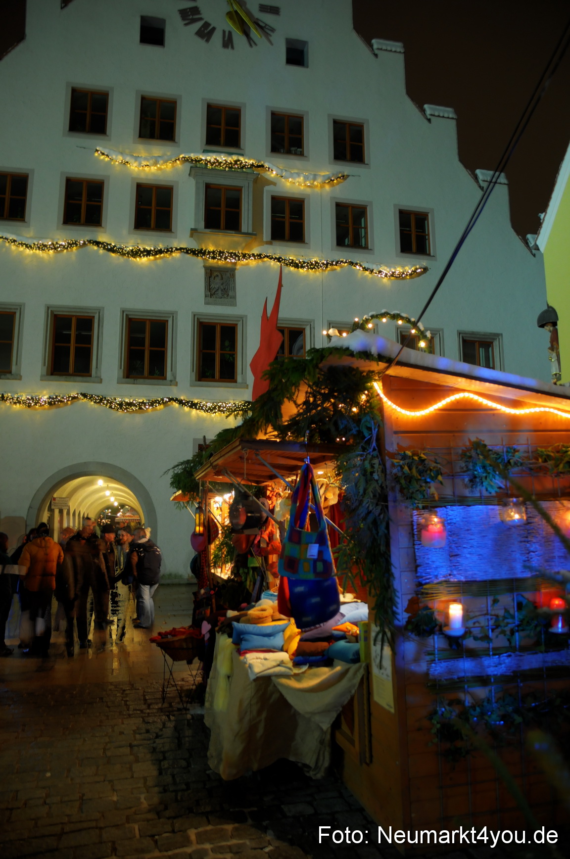 0022 Weihnachtsmarkt Neumarkt 131208