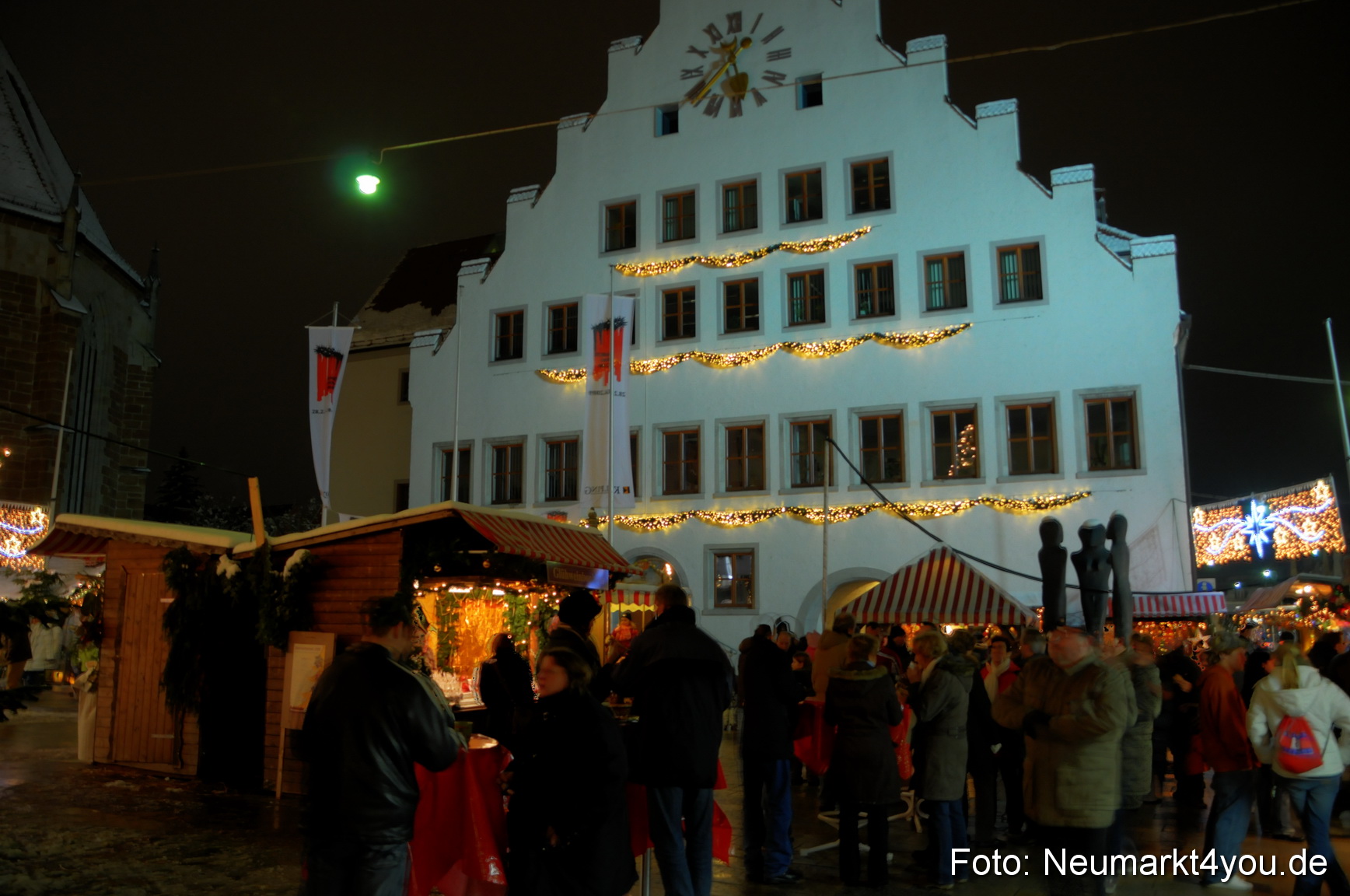 0026 Weihnachtsmarkt Neumarkt 131208