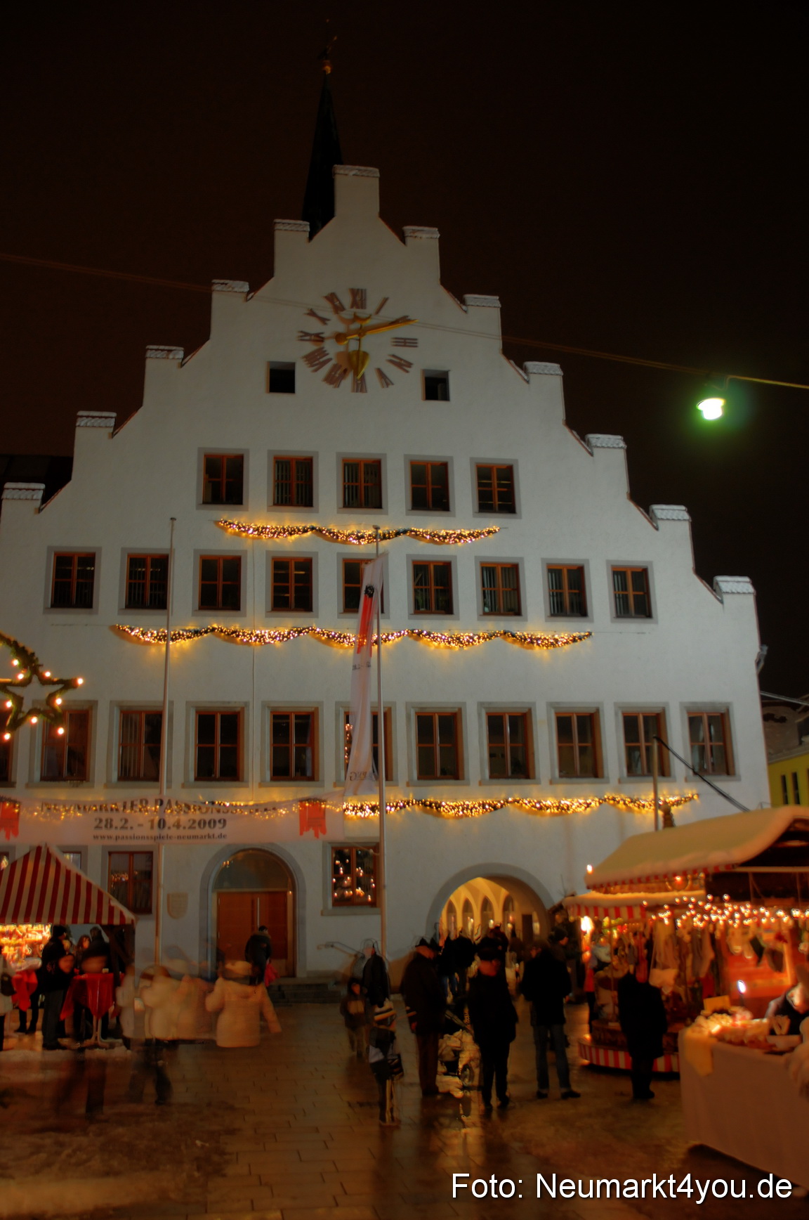 0029 Weihnachtsmarkt Neumarkt 131208