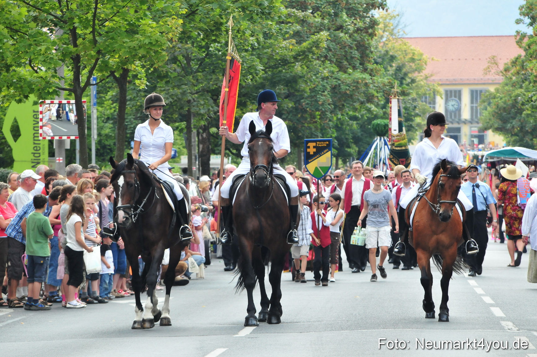 0037 Volksfestzug Neumarkt 090809