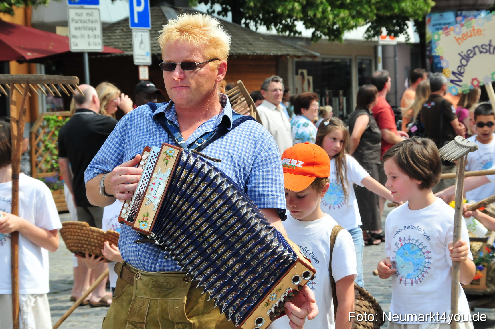 0070 Volksfestzug Neumarkt 090809