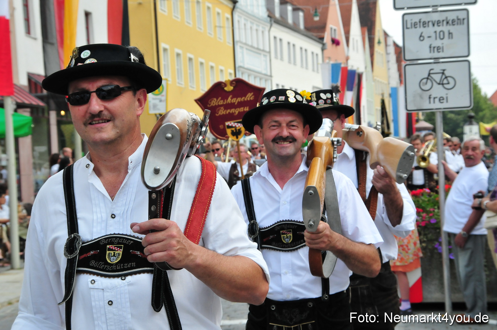 0252 Volksfestzug Neumarkt 090809
