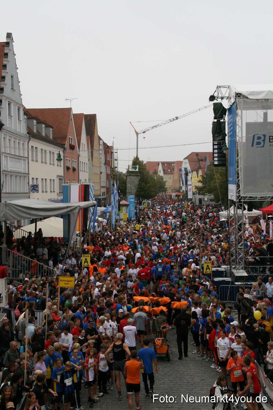 0023 Stadtlauf Neumarkt Startbereich 200909